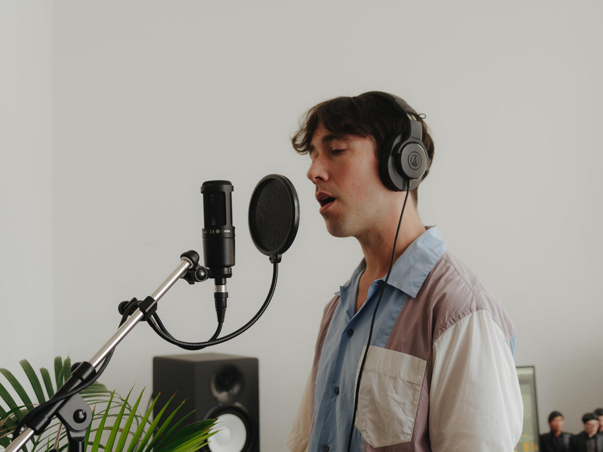 Microfon condensator Audio-Technica 2020 cu caracteristică cardioidă negru - AT2020