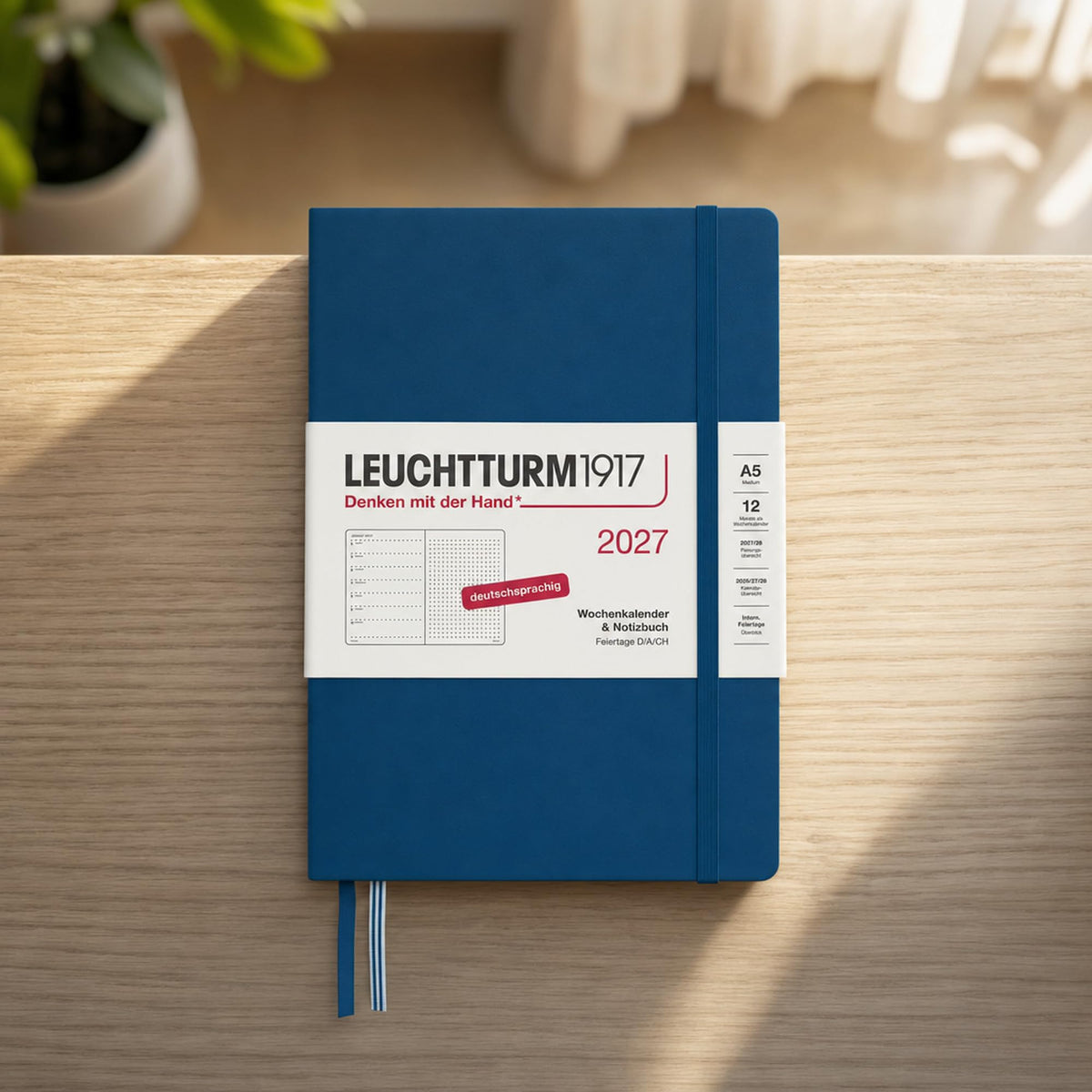 LEUCHTTURM1917 calendar săptămânal 2027 punctat mediu (A5) cu caiet - planificator de întâlniri germană, indigo, ianuarie-decembrie 2027, prezentare săptămânală în stânga + pagina de note în dreapta - 400096