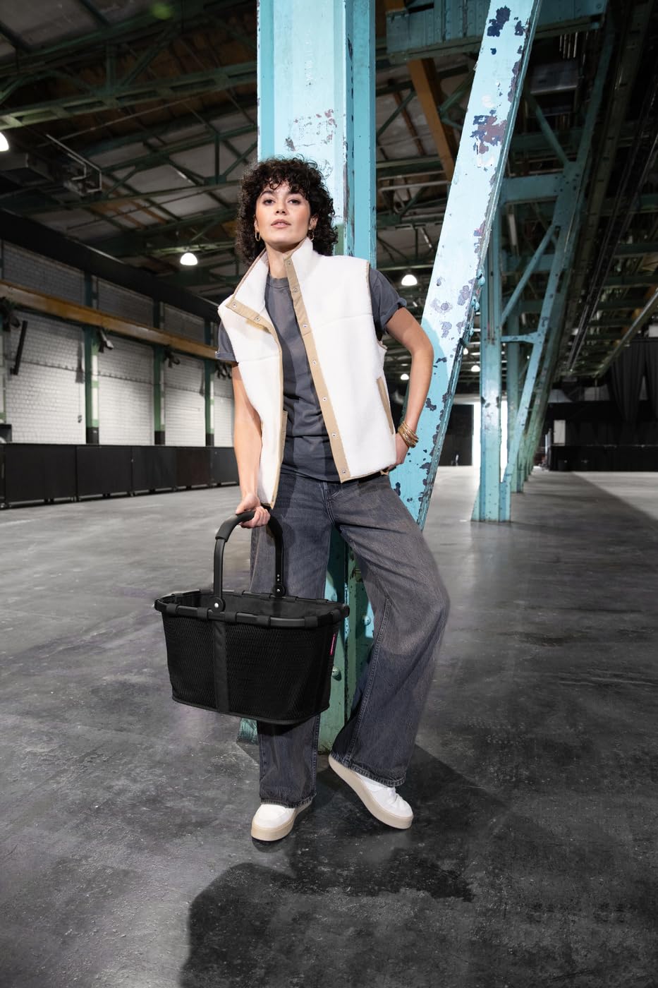 Reisenthel carrybag frame mesh black – Sturdy shopping basket with lots of storage space and practical inner pocket – Elegant and water-repellent design - BK7082