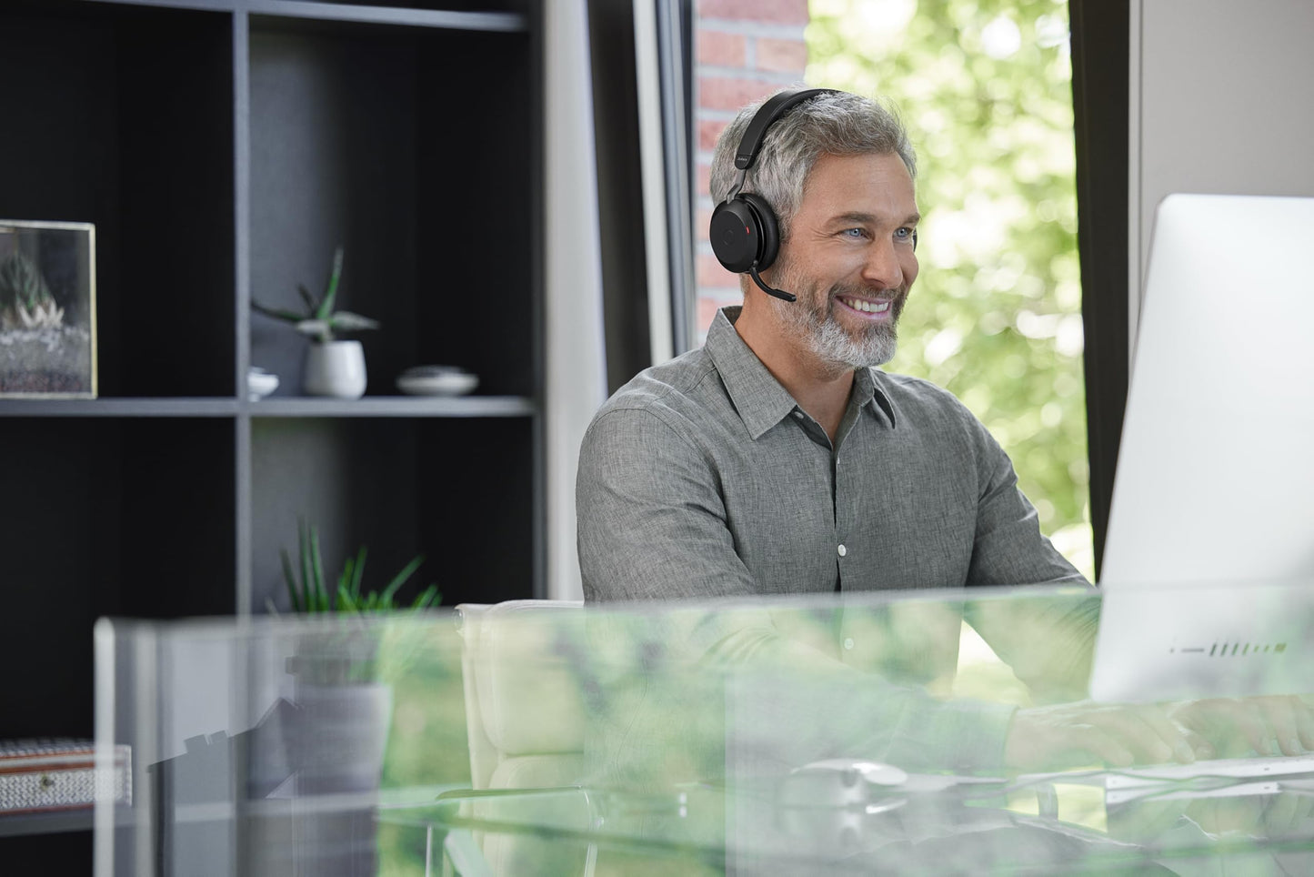 Jabra Evolve2 75 Wireless PC Headset with Charging Dock, 8 Micro Technology - Dual Foam Stereo Headphones with Advanced Active Noise Cancellation, USB-C Bluetooth Adapter and MS Compatibility - Black - 27599-999-889
