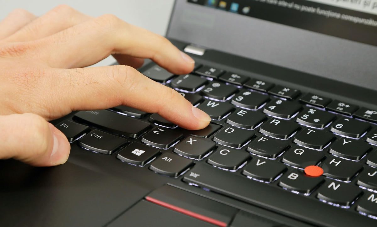 Lenovo ThinkPad T14s Gen 1 Laptop, Intel Core i7-10610U, 14 inch FHD (1920 x 1080), 32 GB RAM, 512 GB SSD, tastatură QWERTY japoneză, HDMI, Webcam, Windows 11 Pro (recondiționat)