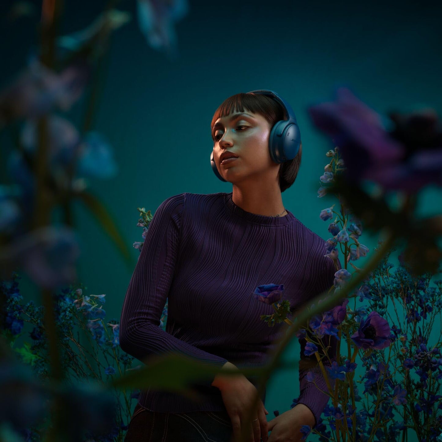 Bose QuietComfort wireless headphones with microphone and noise canceling, Bluetooth over-ear headphones, audiophile headphones, on-ear headphones with noise canceling, up to 24 hours of battery life, twilight blue - 884367-1600