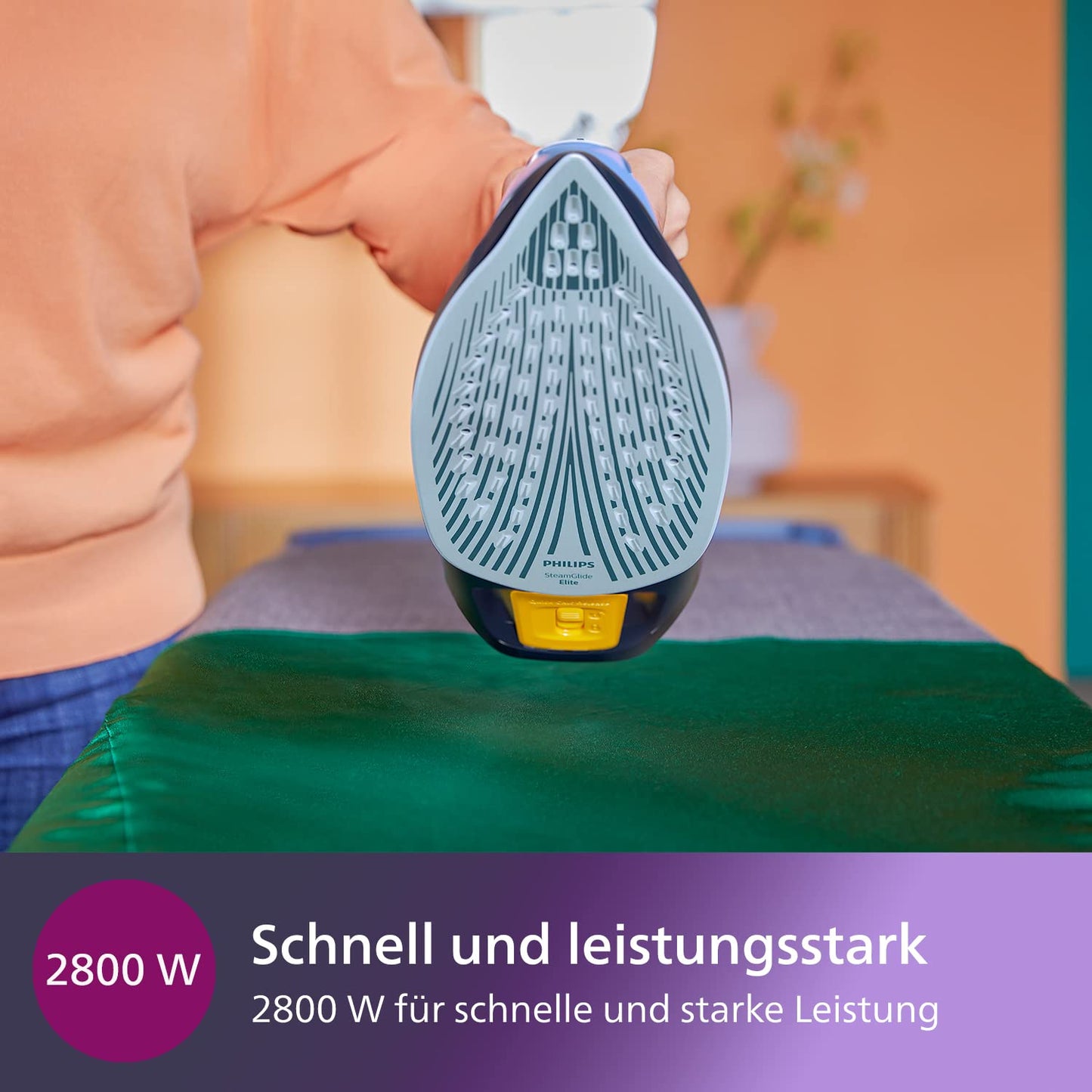 Philips 7000 Series steam iron, constant steam output of 50 g/min, steam boost of 250 g, SteamGlide Elite soleplate, automatic safety switch-off (DST7040/80)