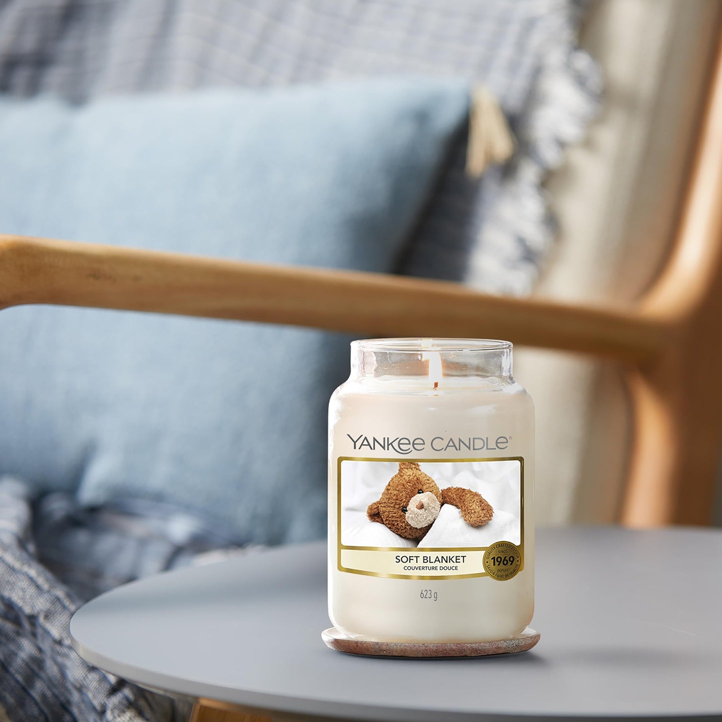 Yankee Candle scented candle in a glass (large) | Soft Blanket | Burning time up to 150 hours | Perfect gifts for women - 1173563EZ