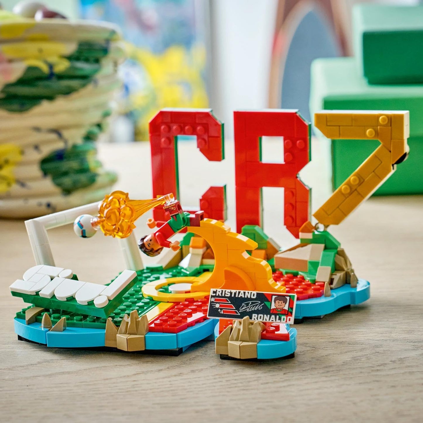 LEGO Editions Cristiano Ronaldo - football highlights toy - 3D model building with minifigure to collect - children's room decoration - gift for boys, girls aged 10 and over and adult sports fans - 43012