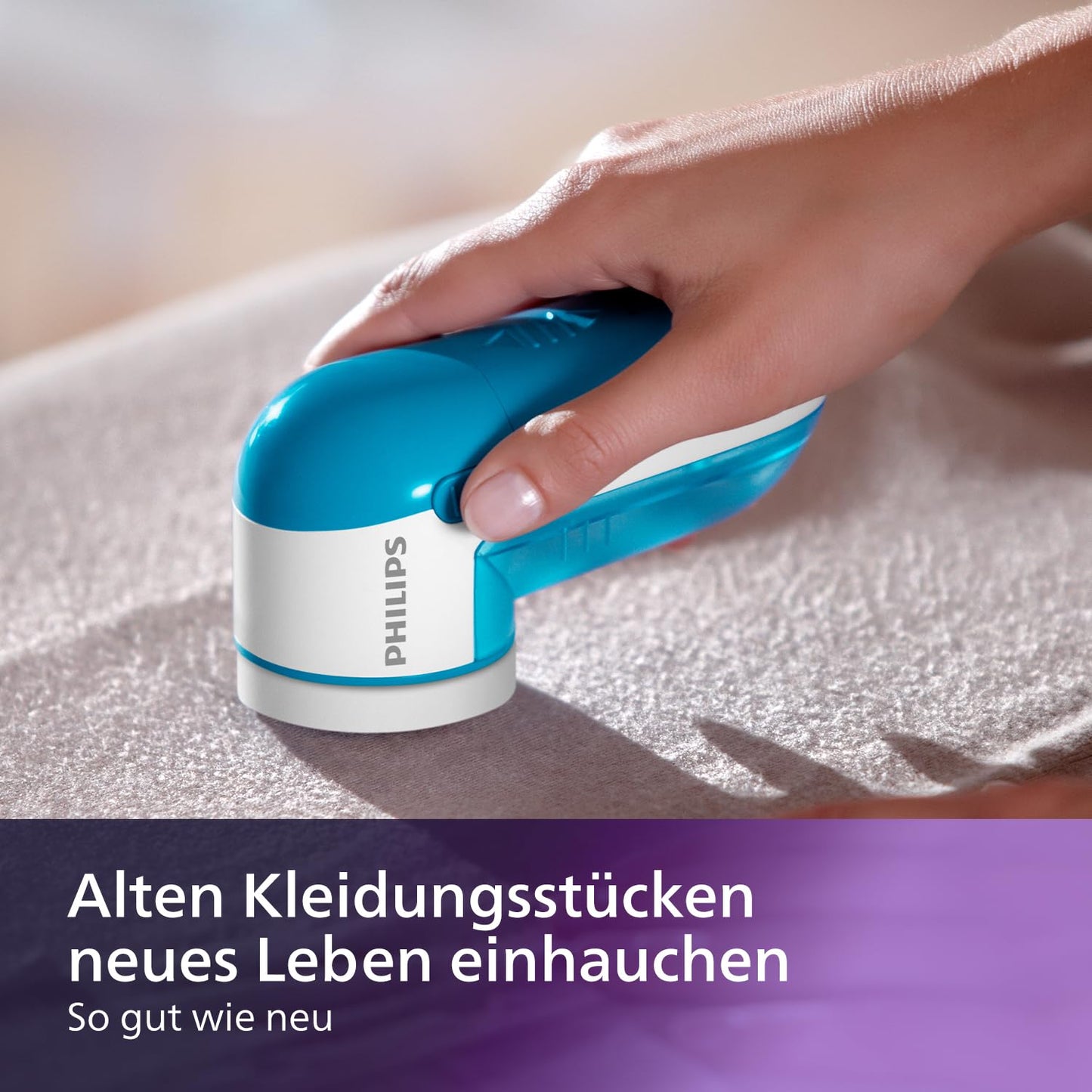 Philips lint shaver - lint remover for clothing, suitable for all textiles, 2 height settings, battery operated (2x AA batteries included), blue (GC026/00)