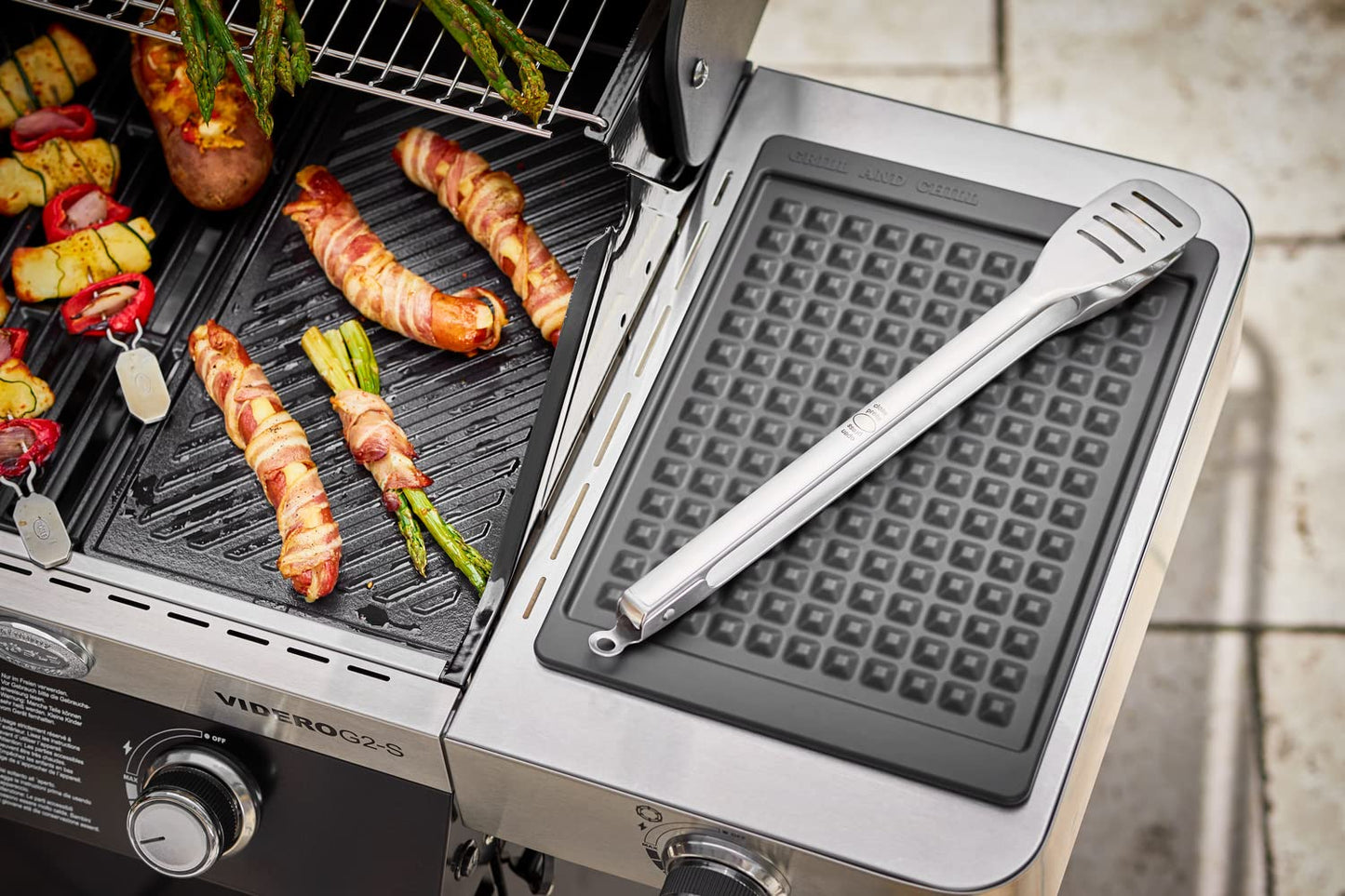 RÖSLE Universal BBQ LED handle light & silicone storage mat, high-quality silicone mat to protect storage surfaces, temperature-resistant up to 220°C, dishwasher-safe, black - 25066