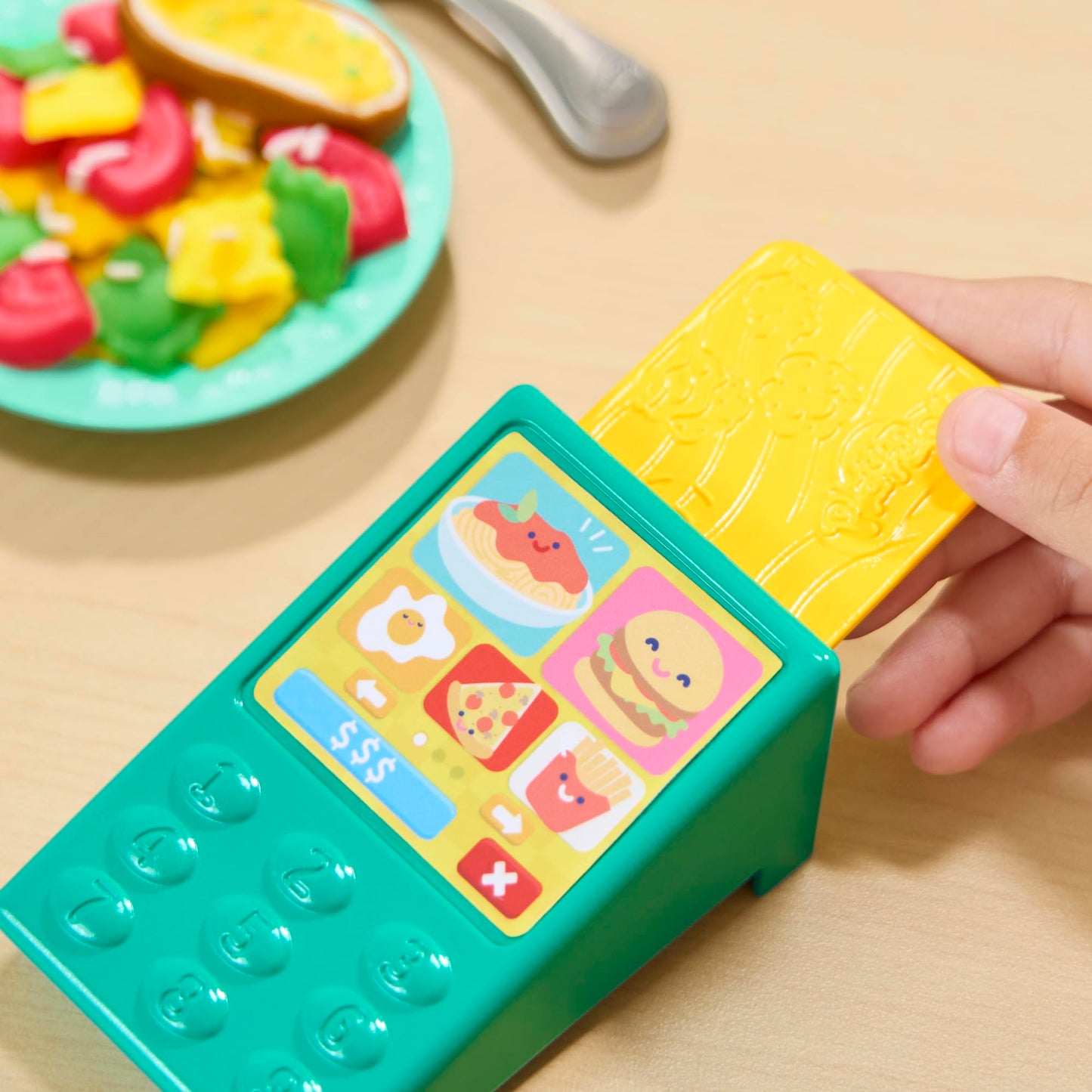 Play-Doh Sizzling Fun Kitchen, play set with realistic cooking sounds, more than 25 play snacks for kneading, for children to knead and play, ages 3 and up - G23095L0