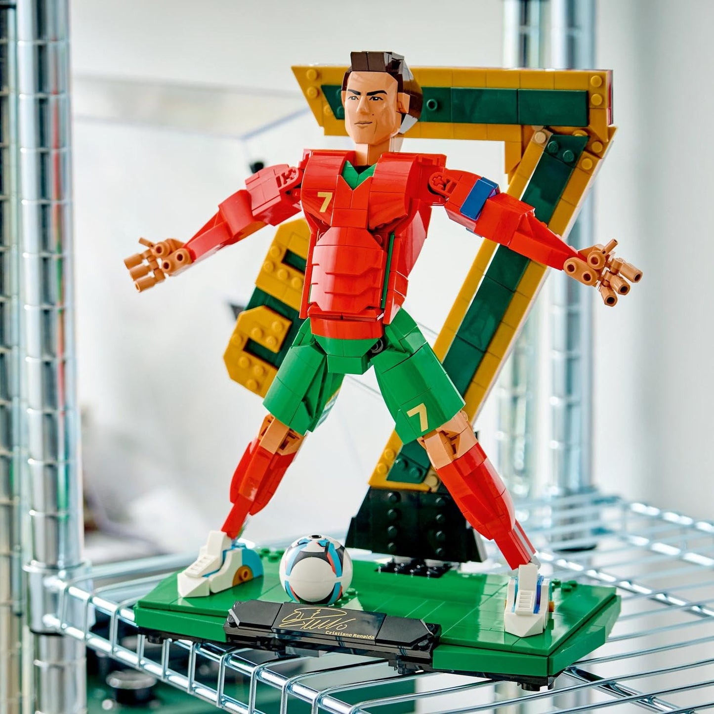 LEGO Editions Cristiano Ronaldo - Football Legend Toy - 3D Figures Model Building - DIY Children's Room Decoration - Gift for Boys, Girls from 12 Years and Adult Sports Fans - 43016