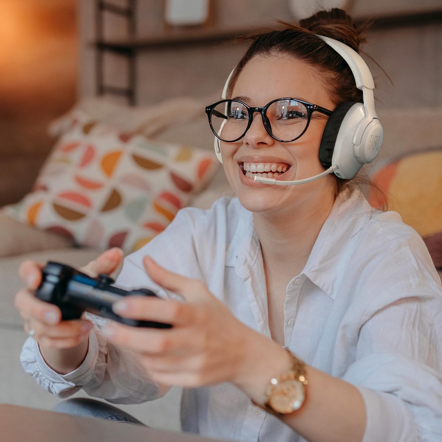 JBL Quantum 360P Over-Ear Gaming Headphones – For Playstation as well as PC, Mac and Nintendo Switch – With boom microphone and 22 hours of battery life – White - JBLQ360PWLWHTBLU