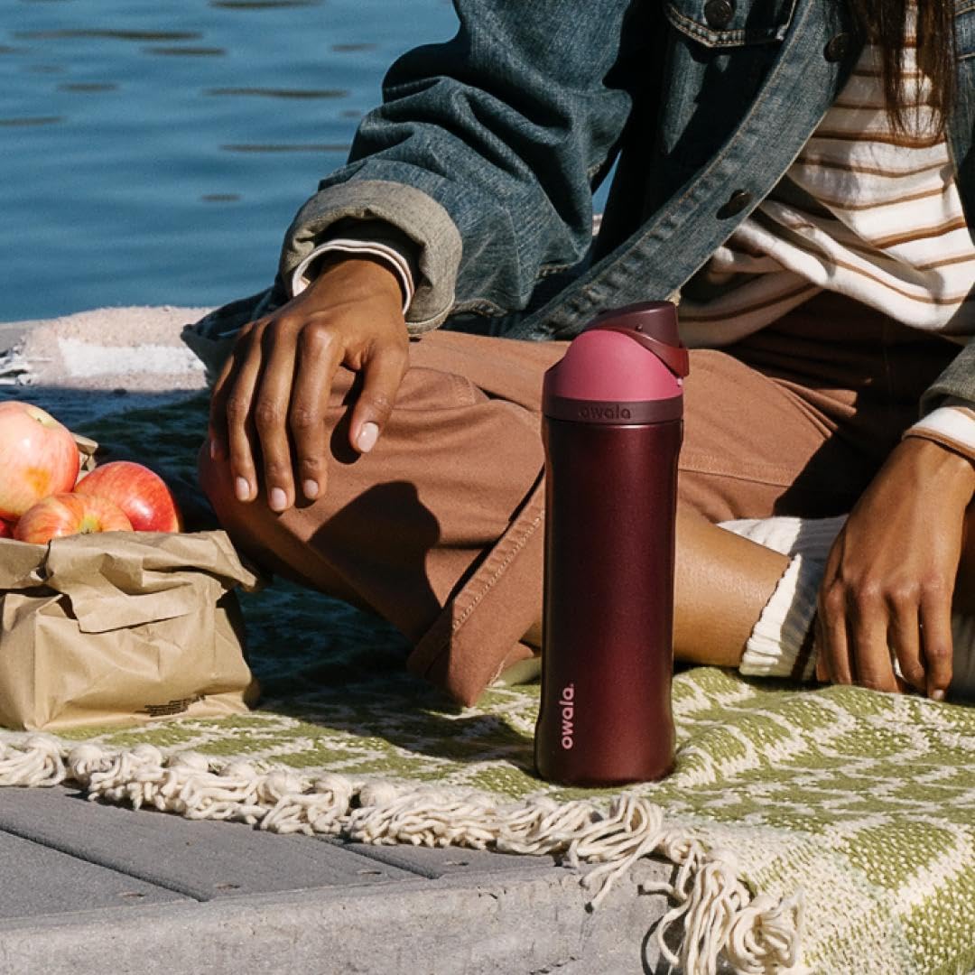 Owala FreeSip Insulated Stainless Steel Drinking Bottle with Straw, 710ml - BPA Free, Ideal for Sports, Fitness, Outdoors and Travel, Black Cherry - C08796