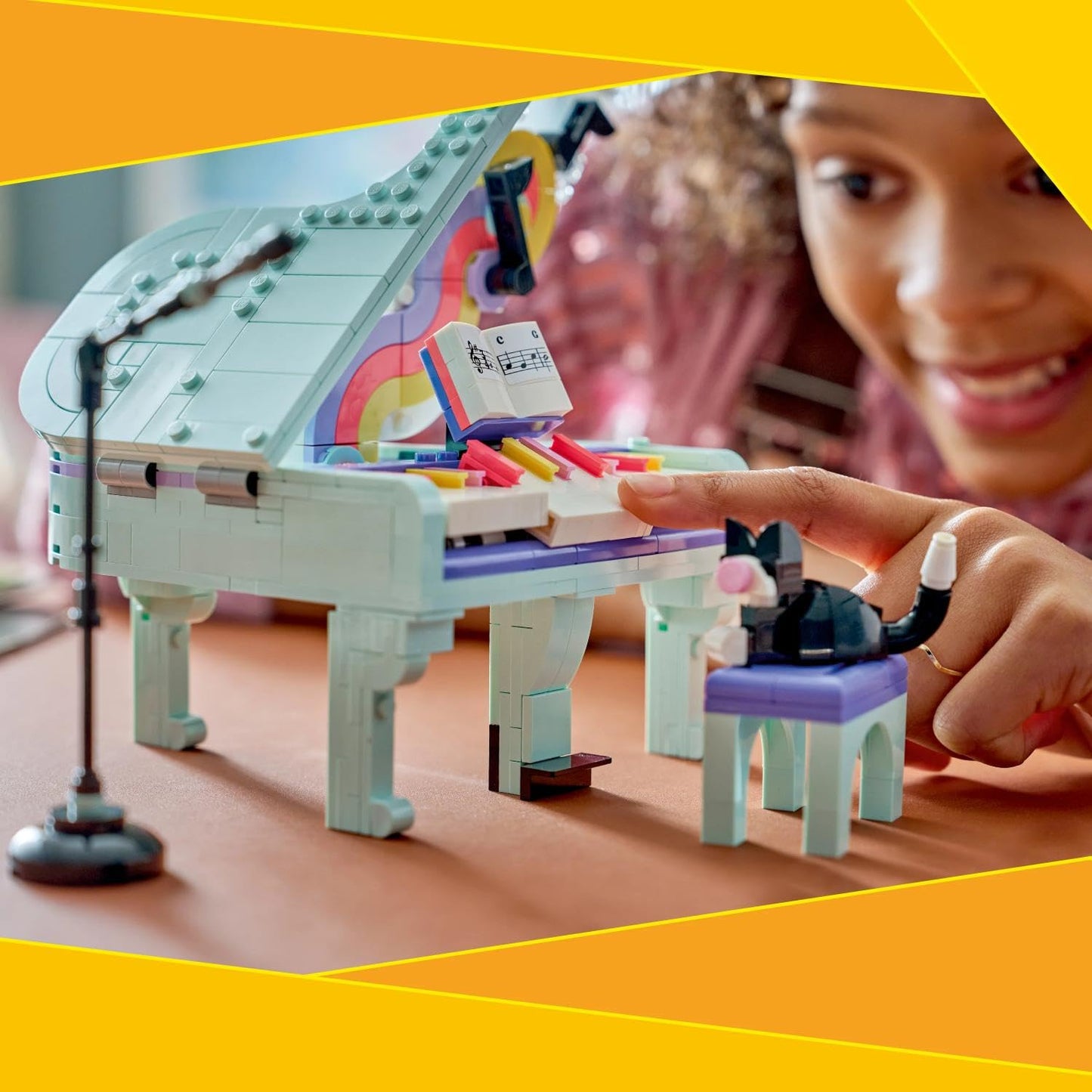 LEGO Creator 3-in-1 set decorative piano with cat - retro model building with 3 building options: piano, radio or record player - DIY children's room decoration - gift for girls and boys aged 9 and up - 31392