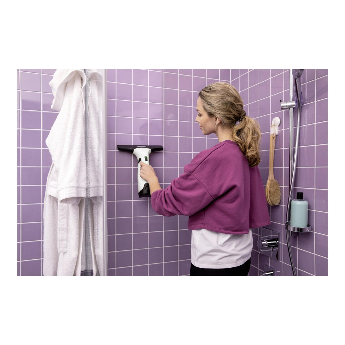 KÄRCHER Window Vacuum Cleaner WV 2 Plus N, battery life: 35 min, LED battery status indicator, 2 suction nozzles, spray bottle with microfiber cover, 20 ml window cleaner concentrate. - 1.633-642.0