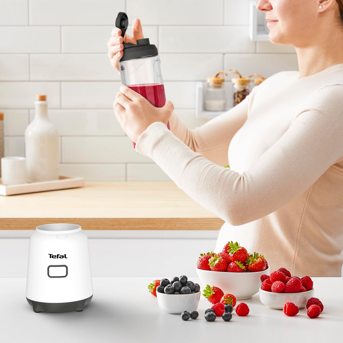 Tefal Mix & Move Mini Blender, including a To-Go bottle made of premium Tritan, 300 Watts, space-saving design, detachable blades, easy ergonomic one-button operation, White/Black, BL1501