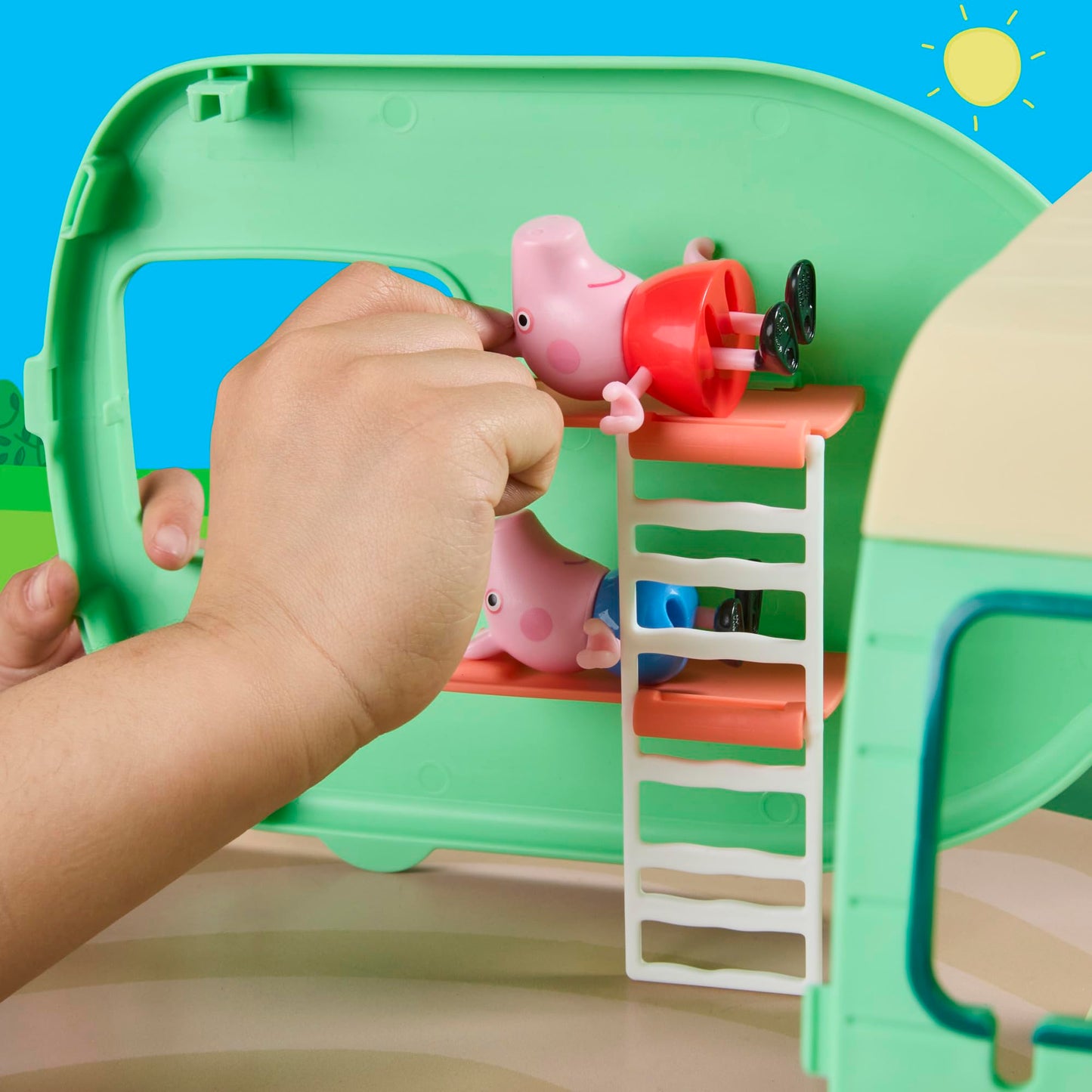 Peppa Pig caravan of the THREE Pig siblings playset with 3 figures, including Baby Evie, preschool toy for girls and boys aged 3 and over - G22015P0