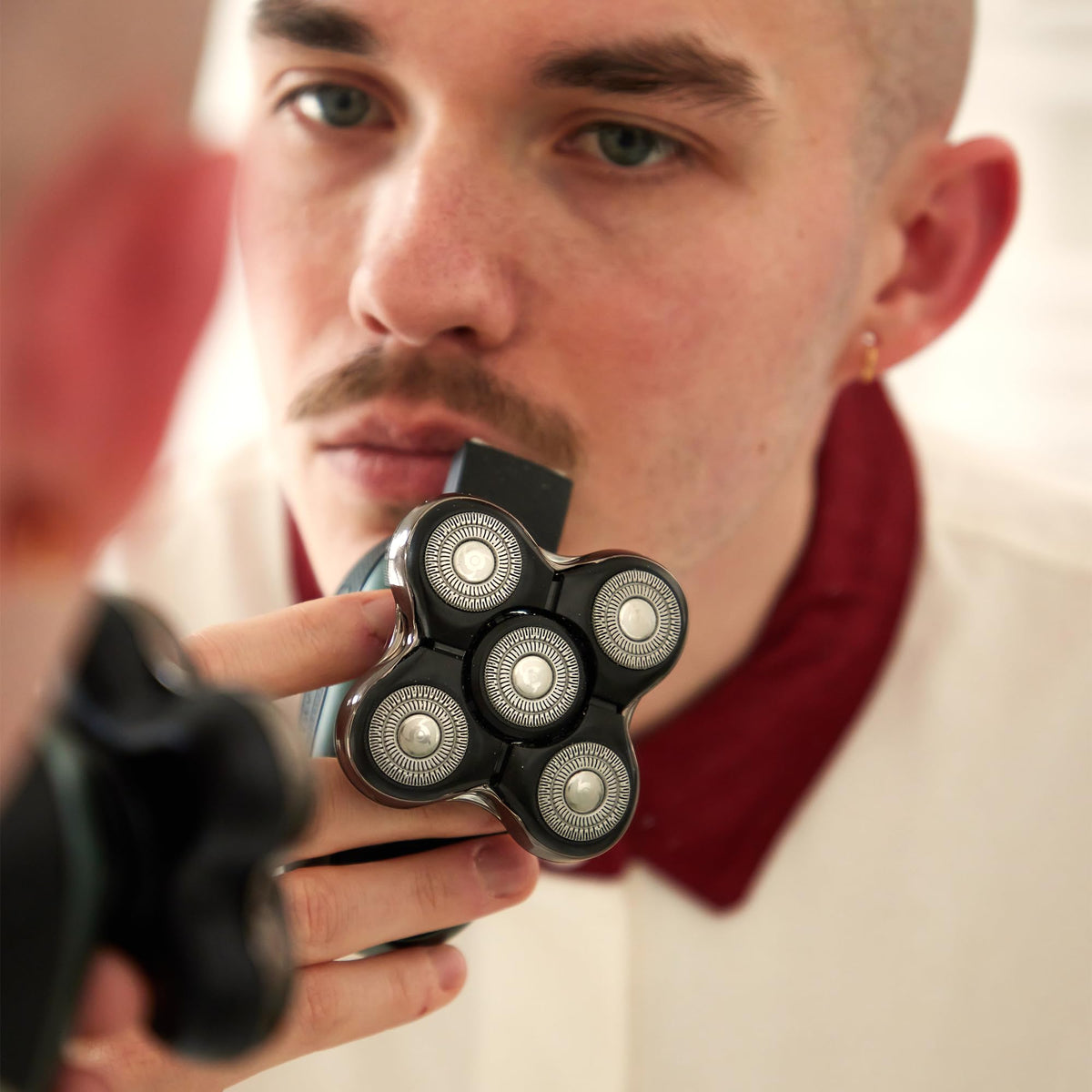 Remington XR1600 Electric Shaver for Men, Head Shaver with Lithium (5 shaving heads, smooth shaving result with a maximum of 0.2mm, hair collection chamber, detail trimmer, waterproof)