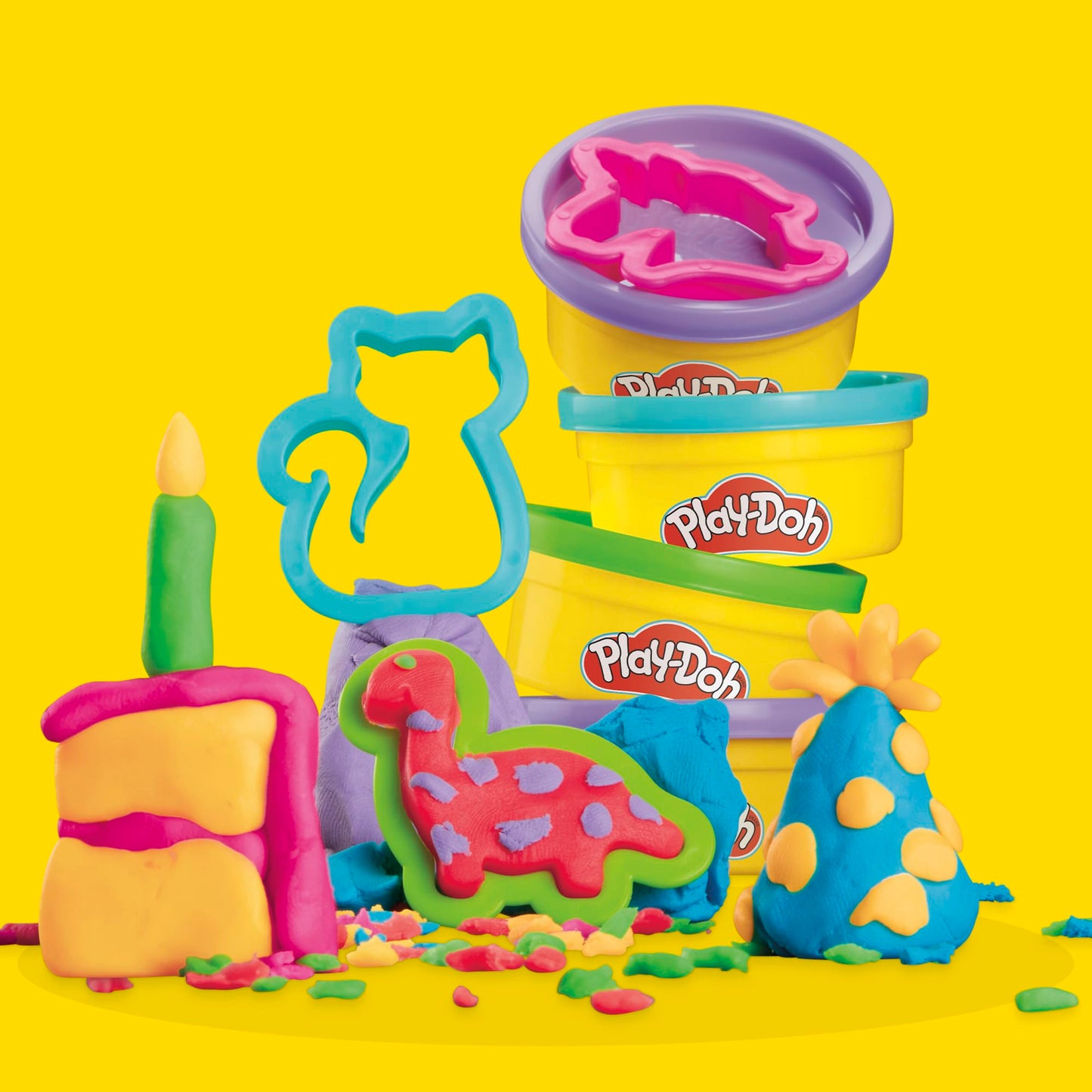 Play-Doh Fantastic Party Pack, 24 cans of modeling clay, each 56 grams in 4 colors, plus 24 matching cutters, great to bring along or share with children aged 3 and over - F9822