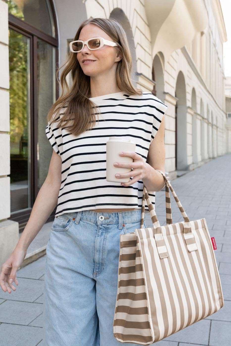 Reisenthel daily shopper summerstripes coffee – Modern, straightforward shopper for every occasion - practical handbag, large enough for your purchases and everyday items - DN6056