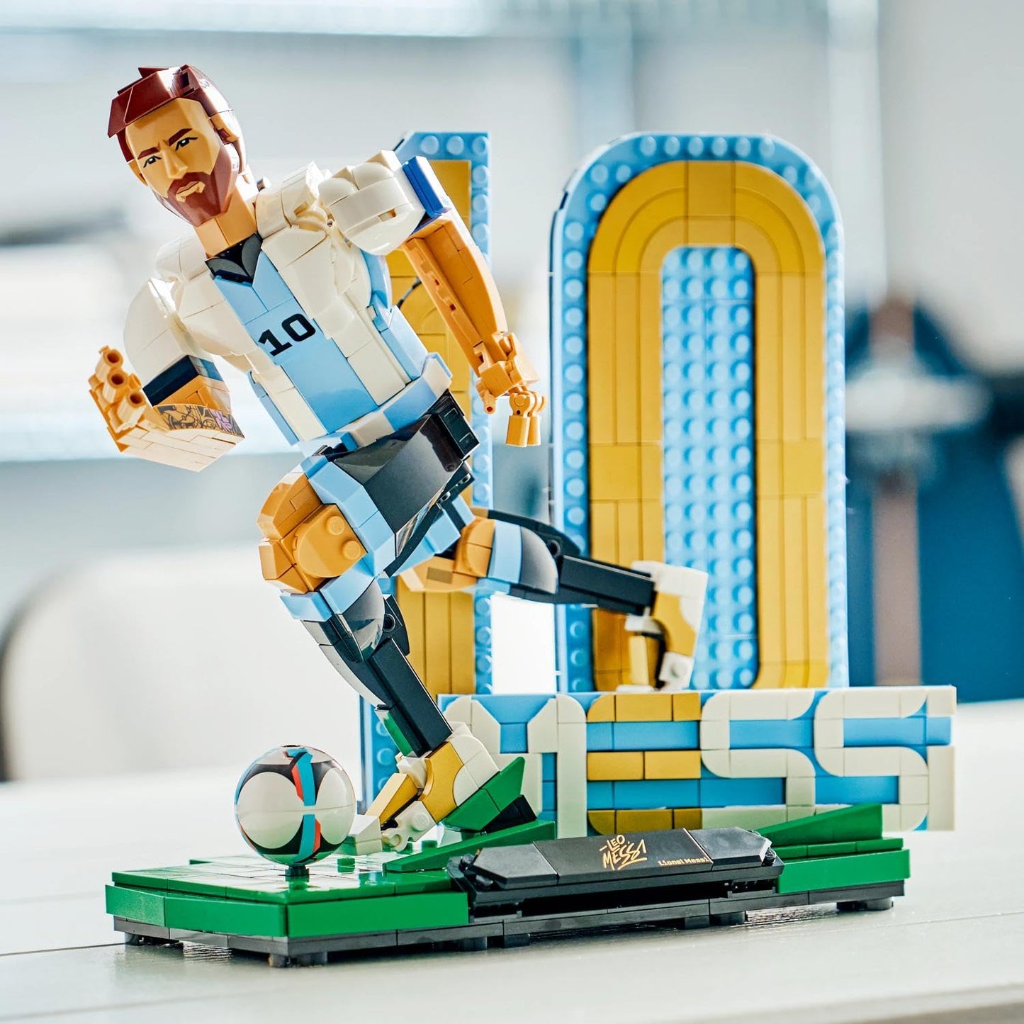LEGO Editions Lionel Messi - Football Legend Toy - 3D Figures Model Building - DIY Children's Room Decoration - Gift for Boys, Girls from 12 Years and Adult Sports Fans - 43015