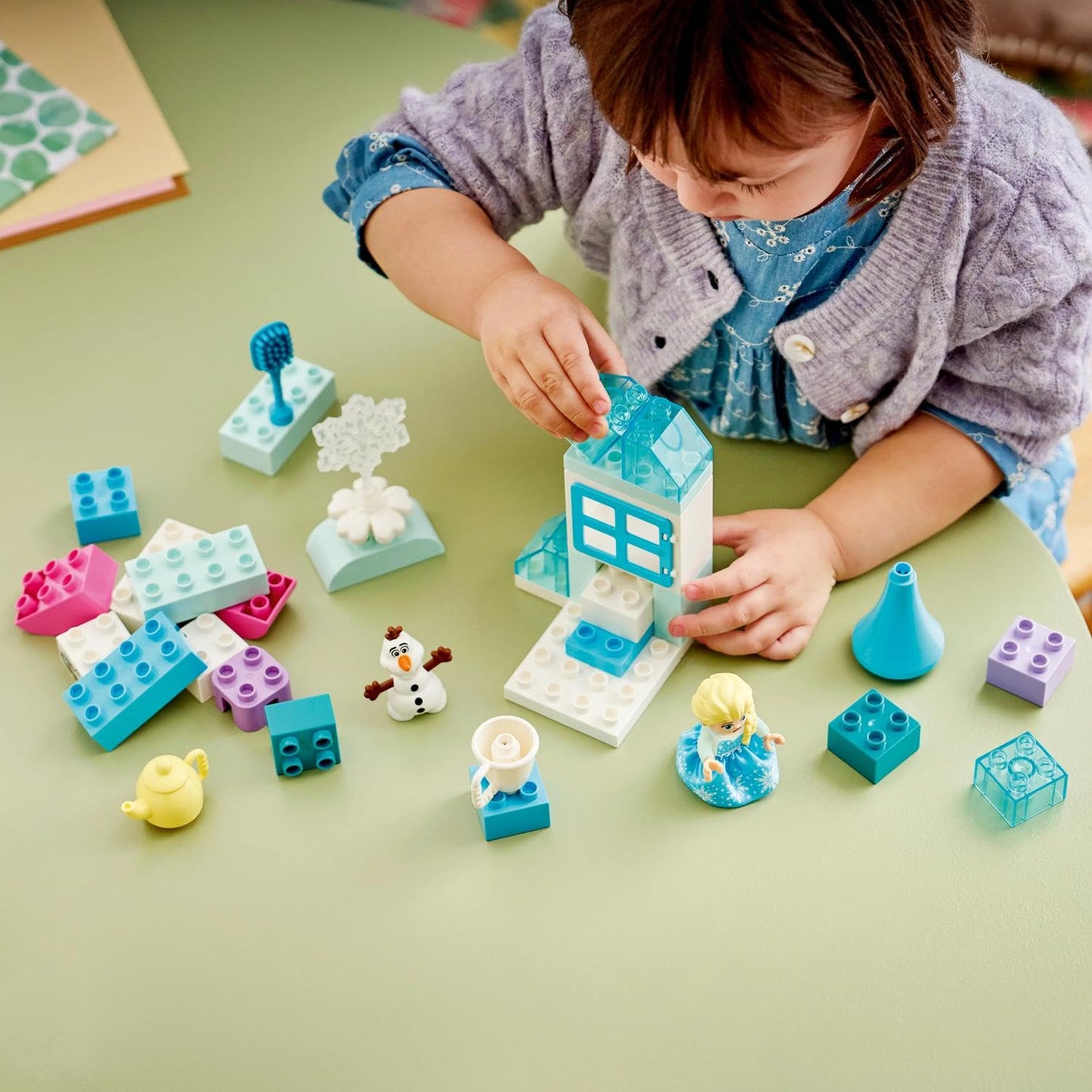 LEGO DUPLO | Disney Frozen creative box with ELSA and Olaf - learning toy to promote motor skills for toddlers - Montessori set with 2 figures - gift for girls and boys aged 2 and over - 10462