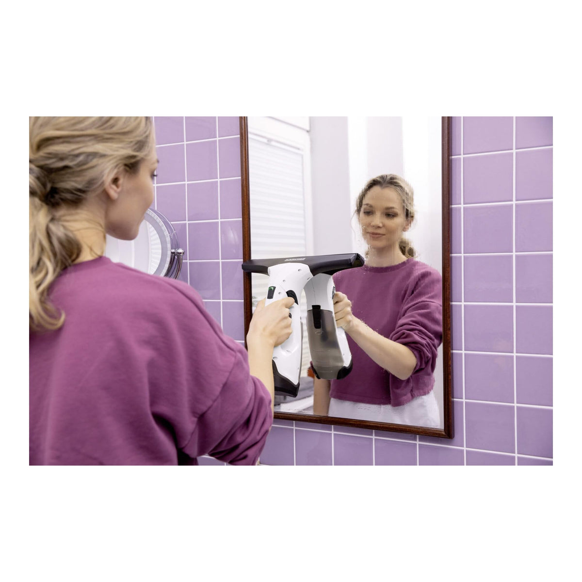 KÄRCHER Window Vacuum Cleaner WV 2 Plus N, battery life: 35 min, LED battery status indicator, 2 suction nozzles, spray bottle with microfiber cover, 20 ml window cleaner concentrate. - 1.633-642.0