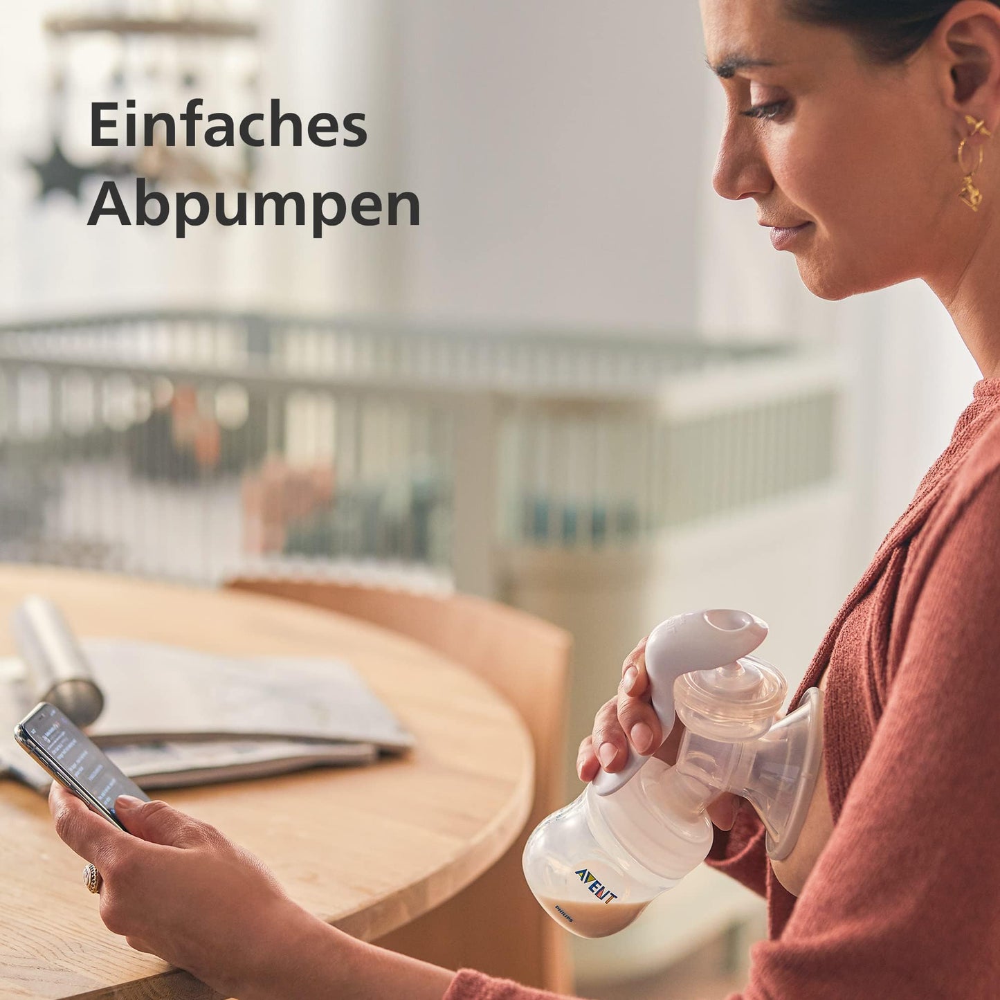 Philips AVENT manual breast pump - easy pumping, with Natural Motion technology, BPA-free (model SCF430/01) Transparent