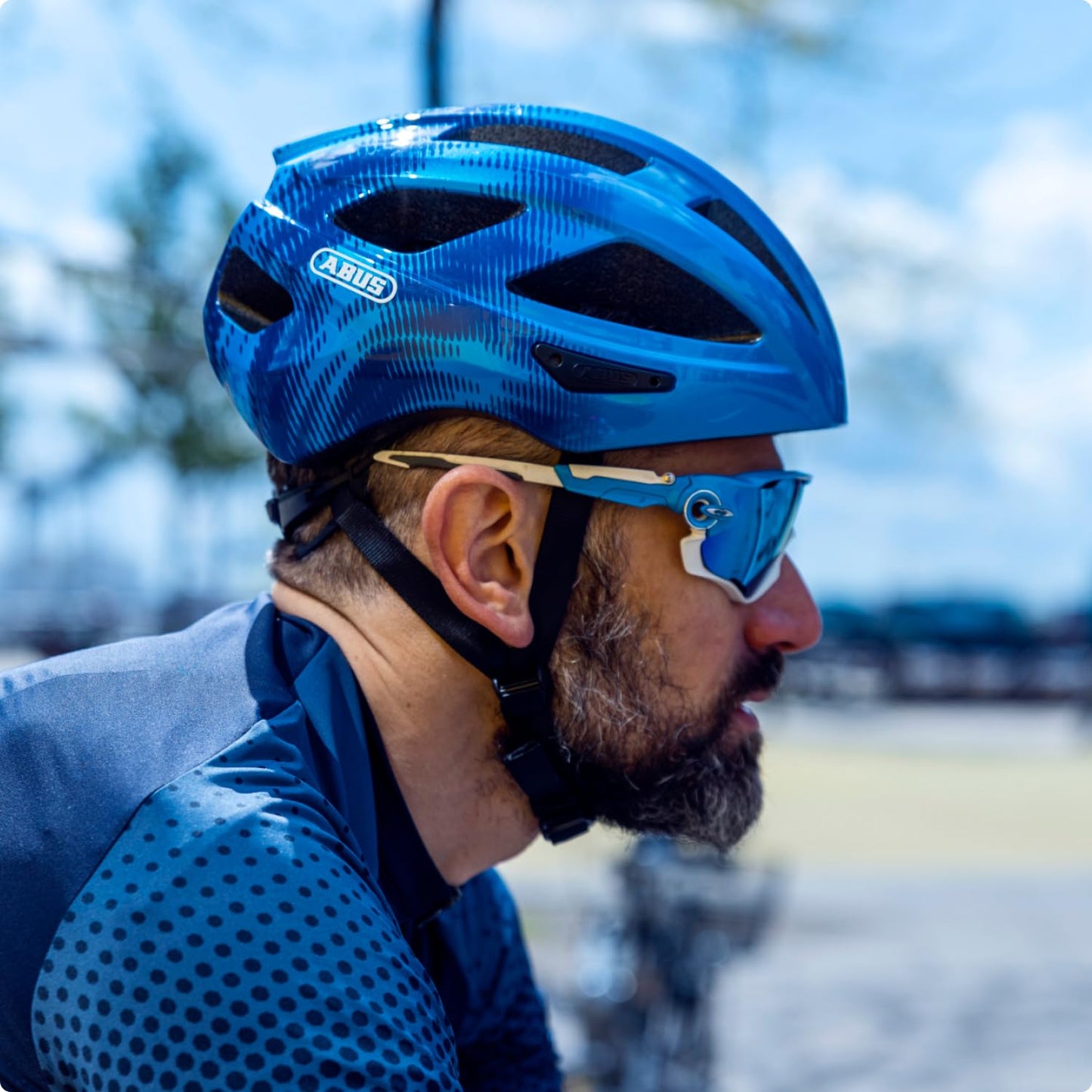 ABUS road bike helmet Macator - sporty bike helmet for beginners - also for pigtail wearers - for women and men - opal green, size S - 87239