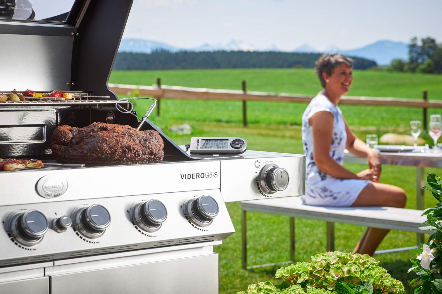 RÖSLE barbecue core temperature meter, high-quality thermometer for determining the ideal meat core temperature on the grill or in the oven with magnetic holder, silver/black, 18 x 4.8 x 2 cm - 25086