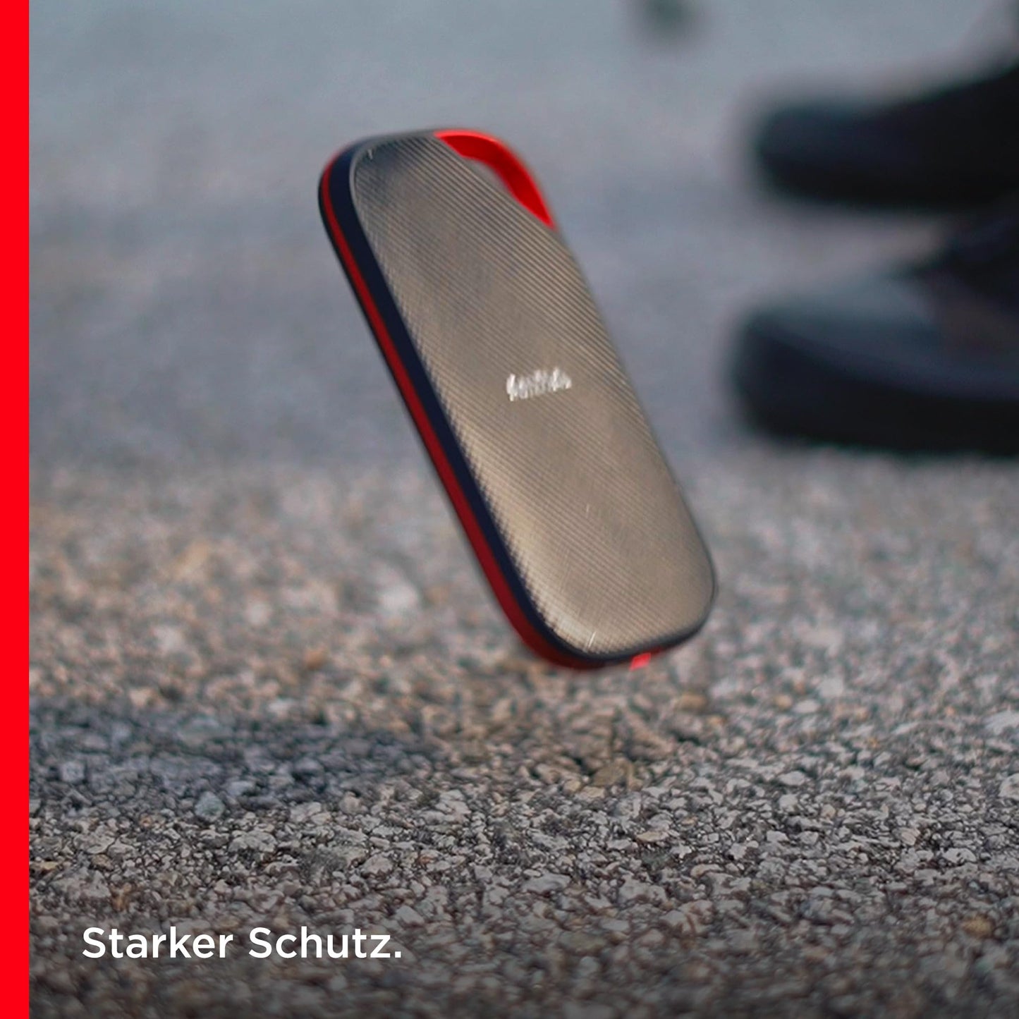 SanDisk Extreme PRO with USB4 4TB (portable SSD, up to 3,800 MB/s read speed, robust design with IP65, compatible with USB-C & Thunderbolt, silicone case & aluminum housing) - SDSSDE82-4T00-G25