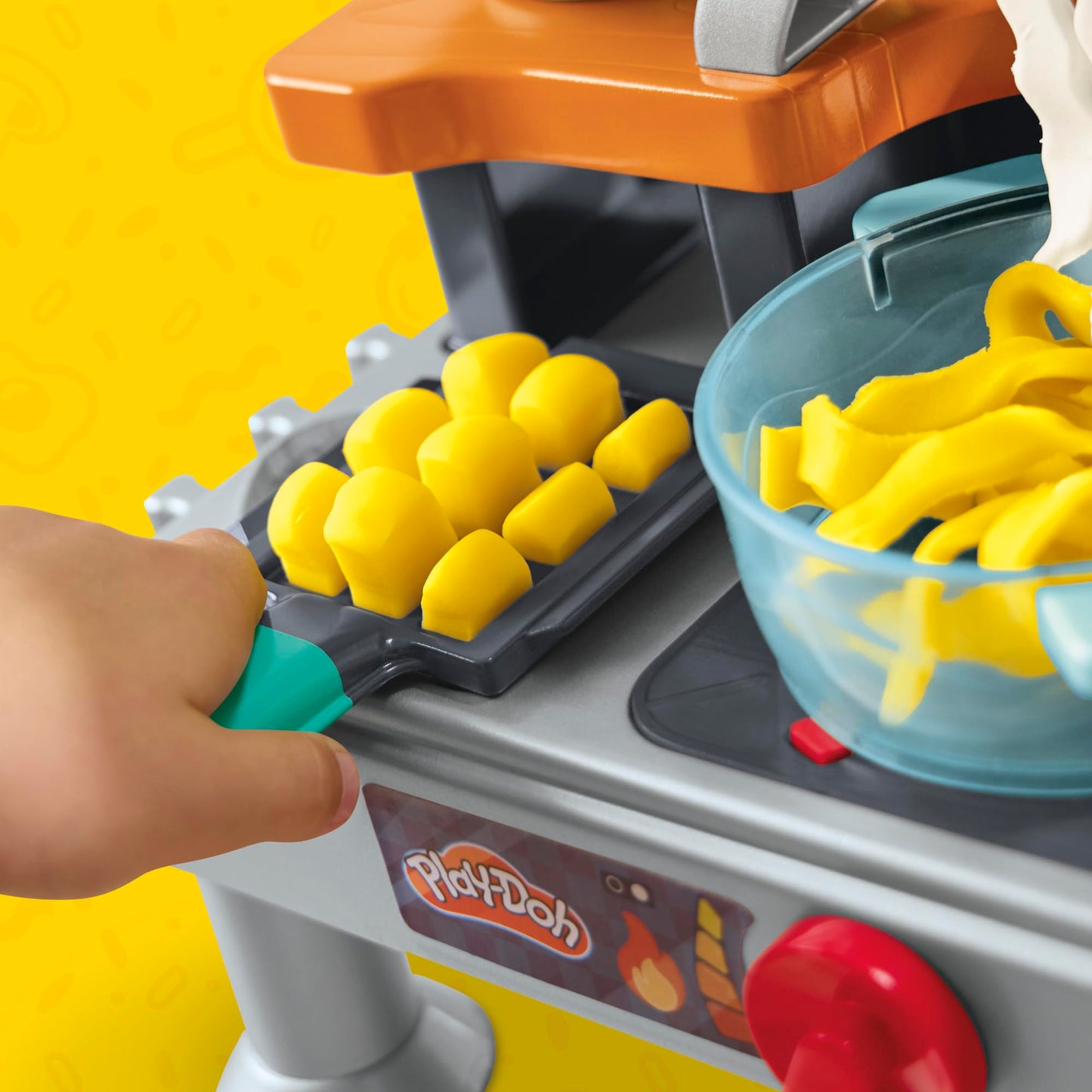 Play-Doh Sizzling Fun Kitchen, play set with realistic cooking sounds, more than 25 play snacks for kneading, for children to knead and play, ages 3 and up - G23095L0