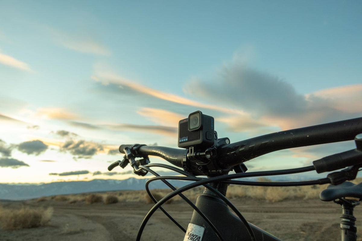 GoPro Hero – Cameră de acțiune compactă și rezistentă la apă cu video 4K Ultra HD, fotografie de 12 MP, ecran tactil - CHDHF-131-EU