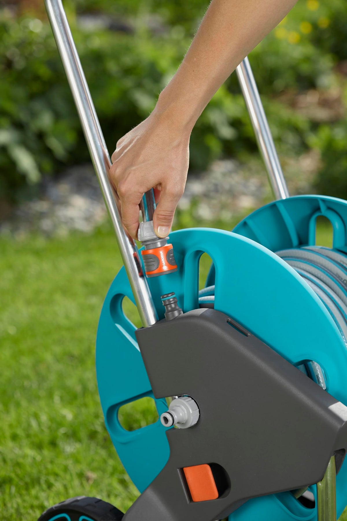 Gardena CleverRoll M Easy: cărucior pentru furtunuri cu o capacitate de până la 60 m, deosebit de stabil, cu ghidaj confortabil pentru furtun într-un cadru metalic robust, opritor de picurare, asamblare fără scule (18515-20)