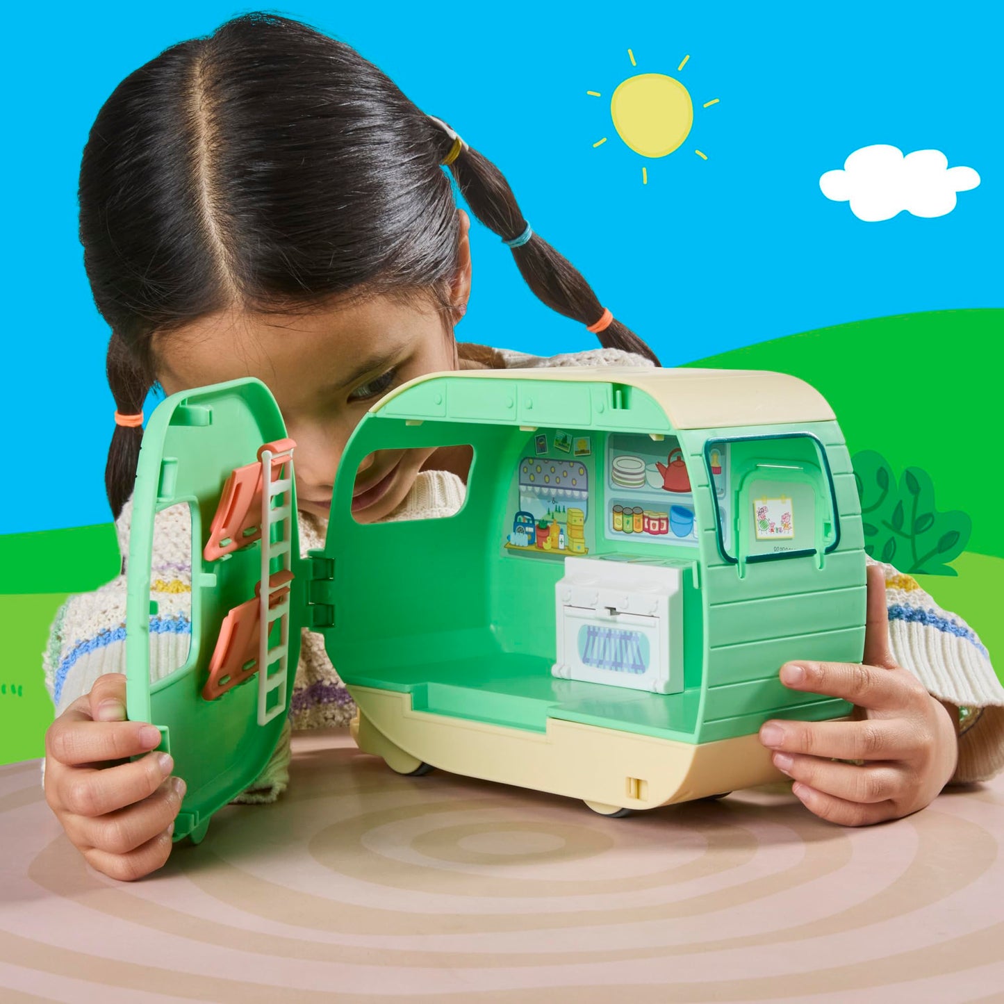 Peppa Pig caravan of the THREE Pig siblings playset with 3 figures, including Baby Evie, preschool toy for girls and boys aged 3 and over - G22015P0