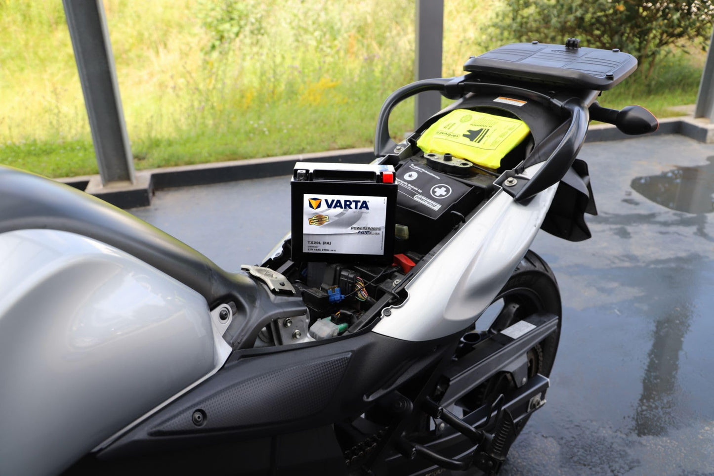 VARTA motorcycle battery 6 Ah / 100 A - 130 mm Powersports Active AGM - long service life, pre-charged, maintenance-free, suitable for motorcycles, scooters, quads, jet skis and snowmobiles, black - 506919010
