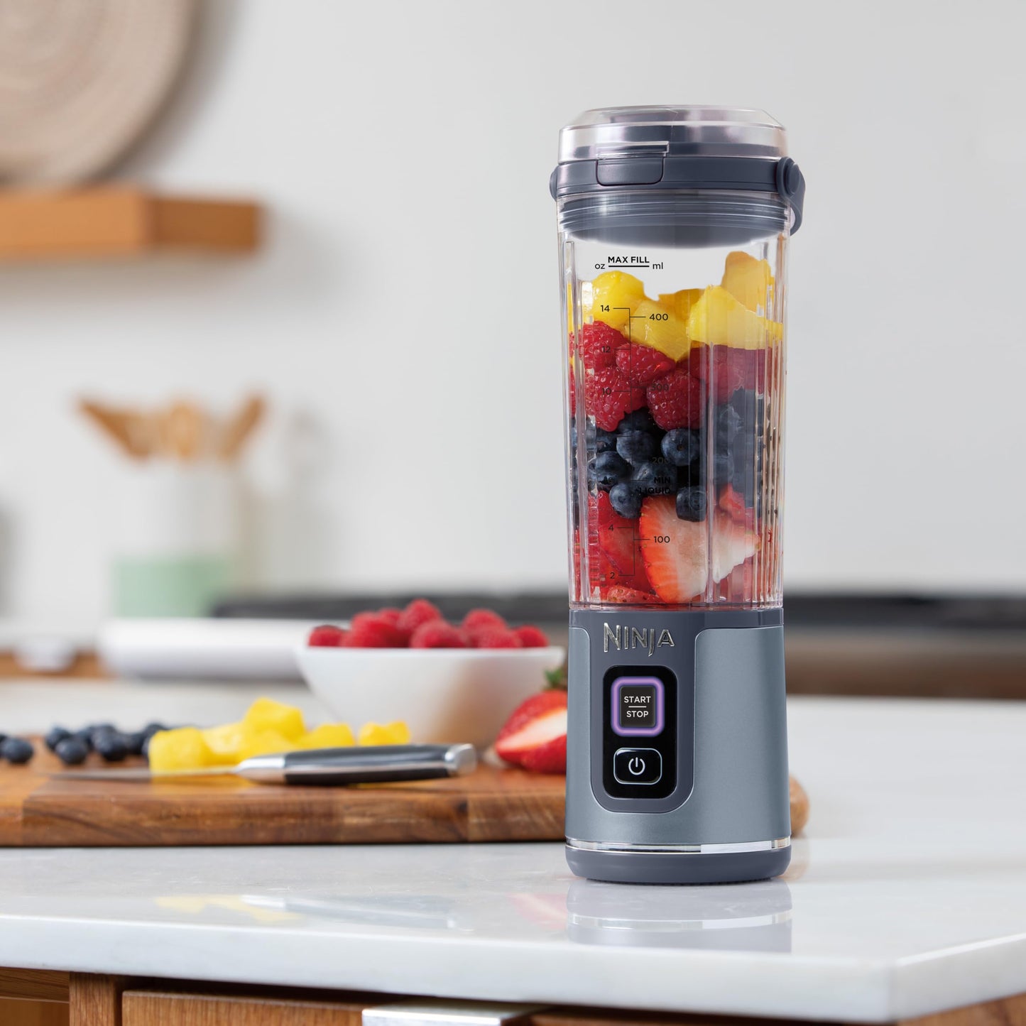 Ninja Blast Portable Mixer/Blender/Smoothie Maker, 530ml Cup, Leak-Proof Lid, Powerful Mini Stand Mixer, Cordless & Rechargeable, Crushes Ice & Fruit, Blue, BC151EUNV