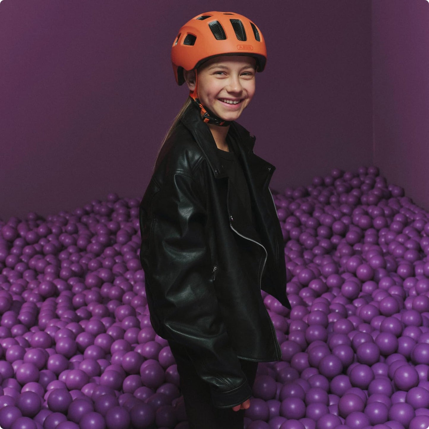 ABUS Youn-I 2.0 bicycle helmet - with light for children, teenagers and young adults - for girls and boys - mono orange, size M - 40171