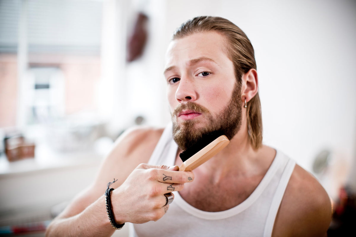 Remington Beard Trimmer for Men [including XL-long full beard attachment/0.4mm-35mm/titanium self-sharpening blades] Beard Trimmer Set (3 attachment combs: stubble/short/XL, mains/battery operation, long hair trimmer) MB4046