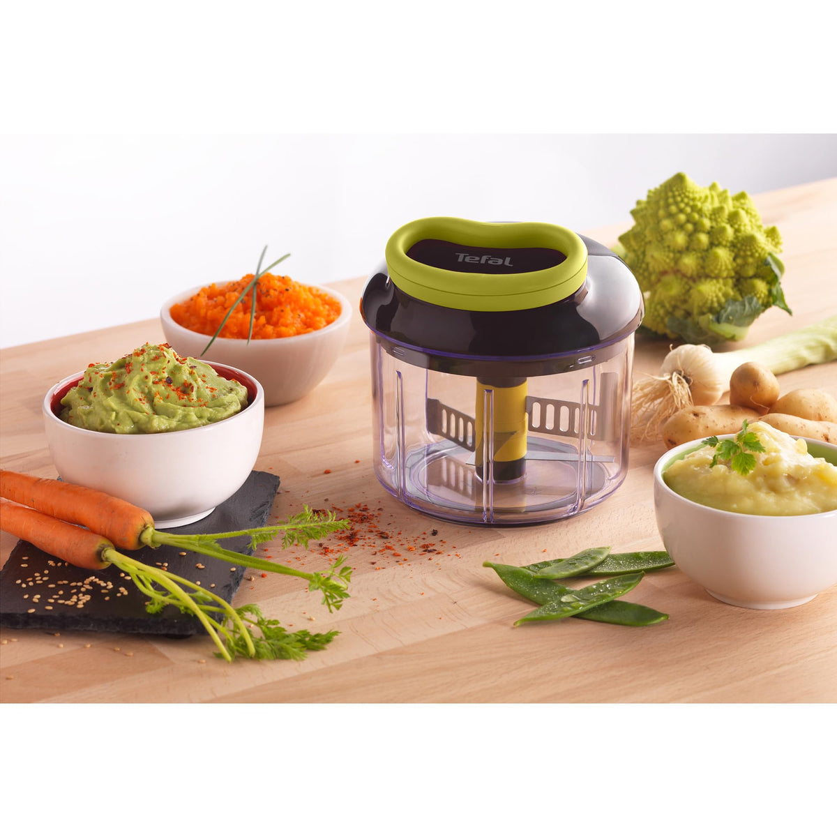 Tefal K13210 5-Second Chopper without electricity, 900ml; Universal chopper for vegetables, fruits, nuts, garlic, baby food. Includes additional ice crusher, puree, and mixing attachments, black/green.