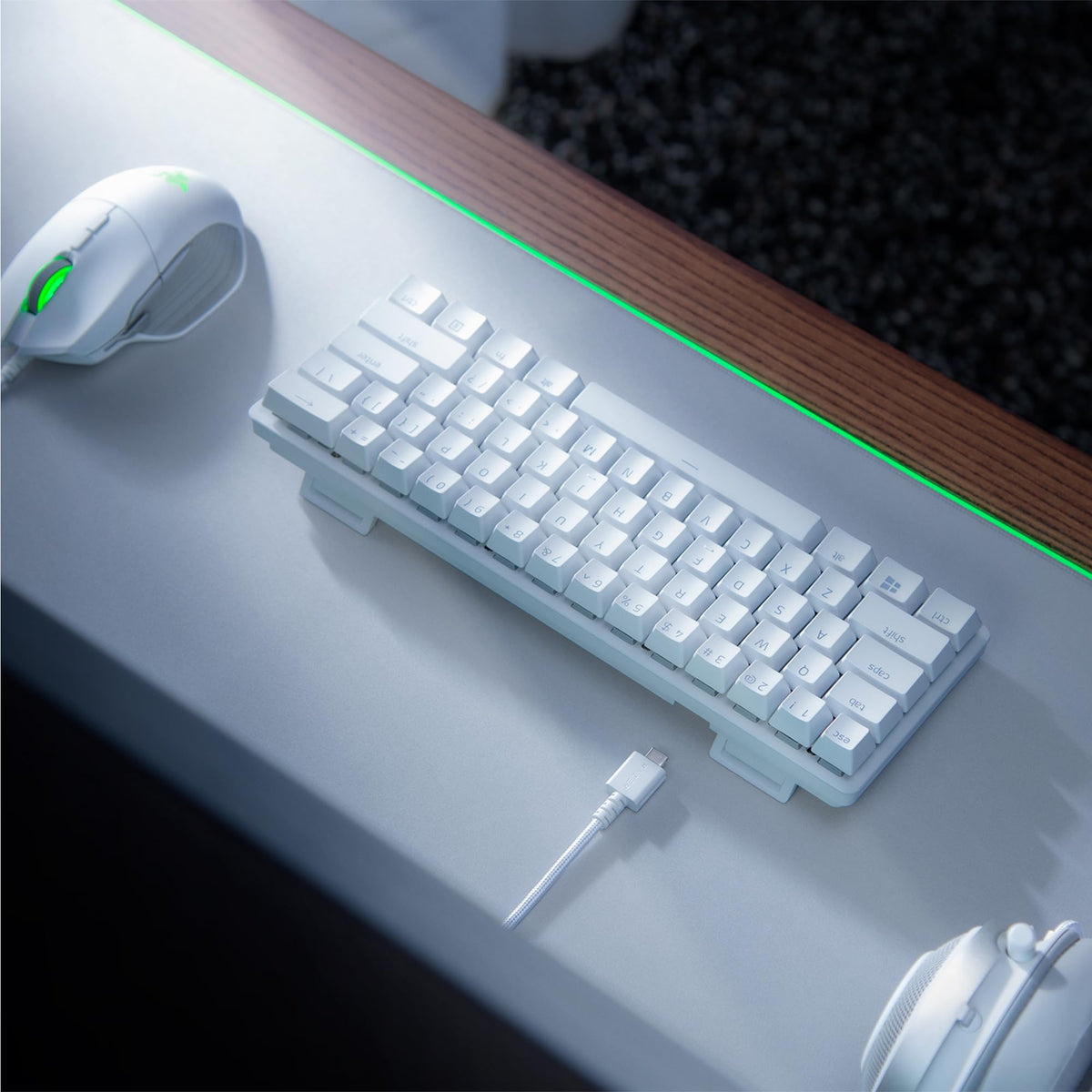 Razer Huntsman Mini (Purple Switch) - Tastatur de gaming compactă de 60% (Switch-uri optice clicante, capace de taste Doubleshot PBT, cablu USB-C detașabil) QWERTY US-Layout | Alb Mercur - RZ03-03390300-R3M1