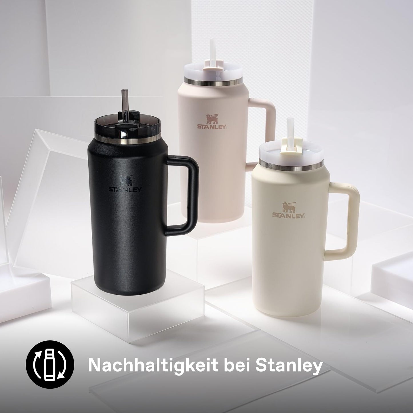 STANLEY 1913 Quencher H2.0 FlowState drinking bottle with straw 1.9L - Thermo mug Cools for 15 hours - 60 hours Ice cold - Dishwasher safe - Thermos bottle BPA free - Drinking cup - Cream - 100000112460