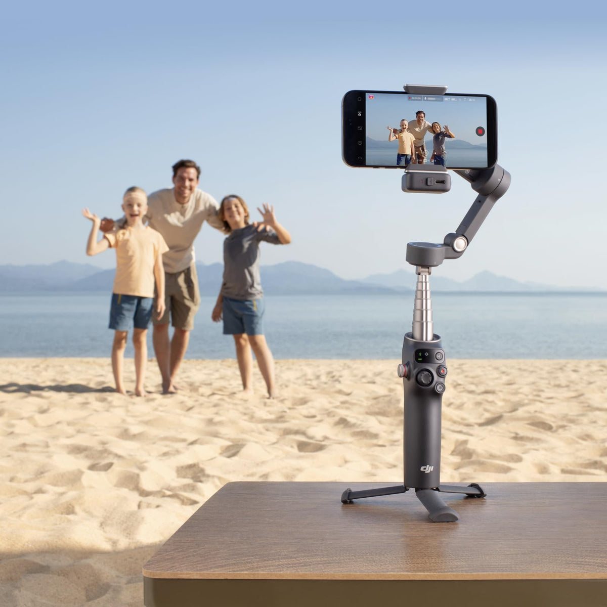 DJI Osmo Mobile 7P Gimbal Stabilizer (iPhone/Android), Native Tracking - 6941565997517