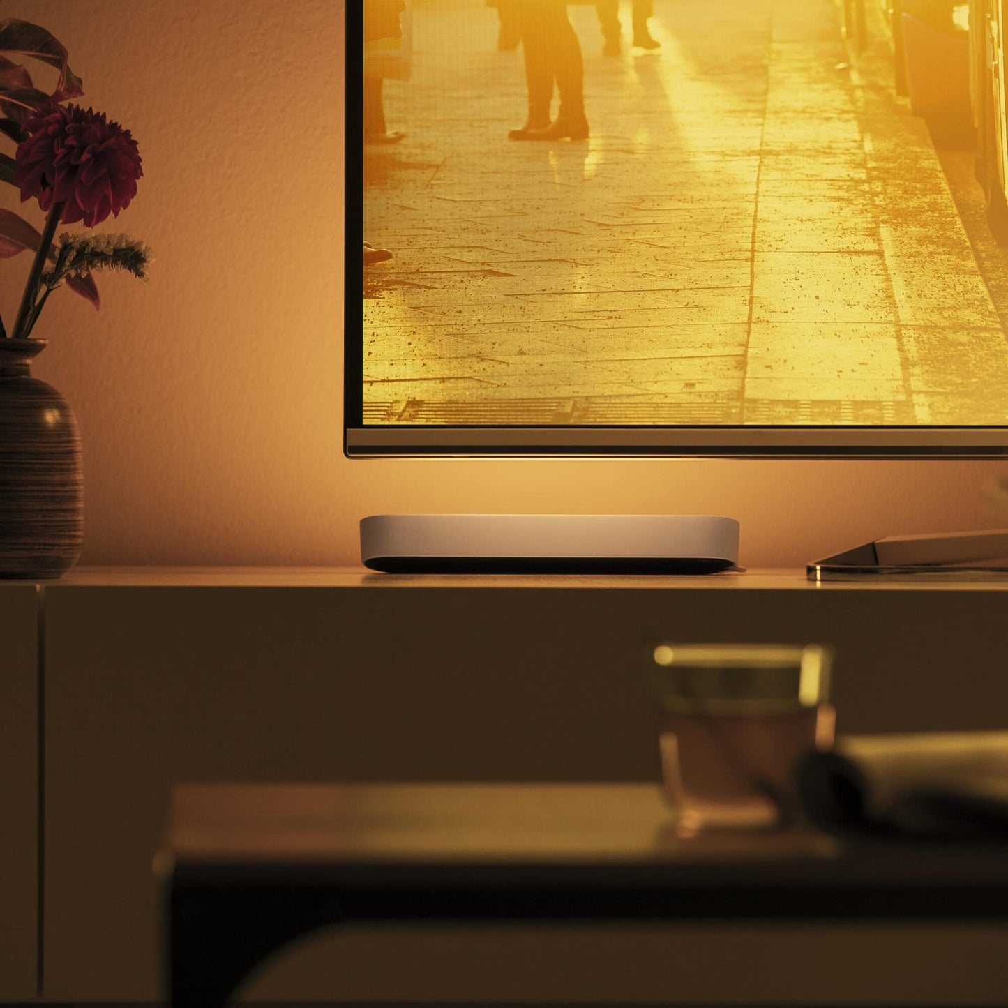 Philips Hue White & Color Ambiance Play Lightbar 2-pack basic set (500 lm), dimmable LED light bar for the Hue lighting system with 16 million colors, smart light control via voice or app, white - 915005734601