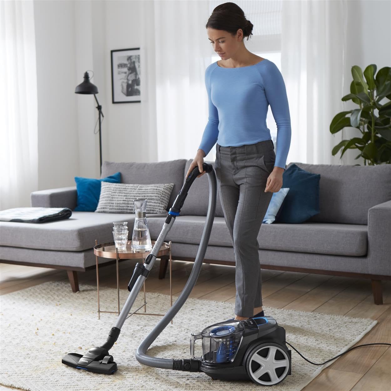 Philips PowerCyclone 5 compact bagless vacuum cleaner - 900 W power, Allergy H13 anti-pollen filter, PowerCyclone technology, 99.9% fine dust separation, TriActive brush (FC9331/09) - PowerPro