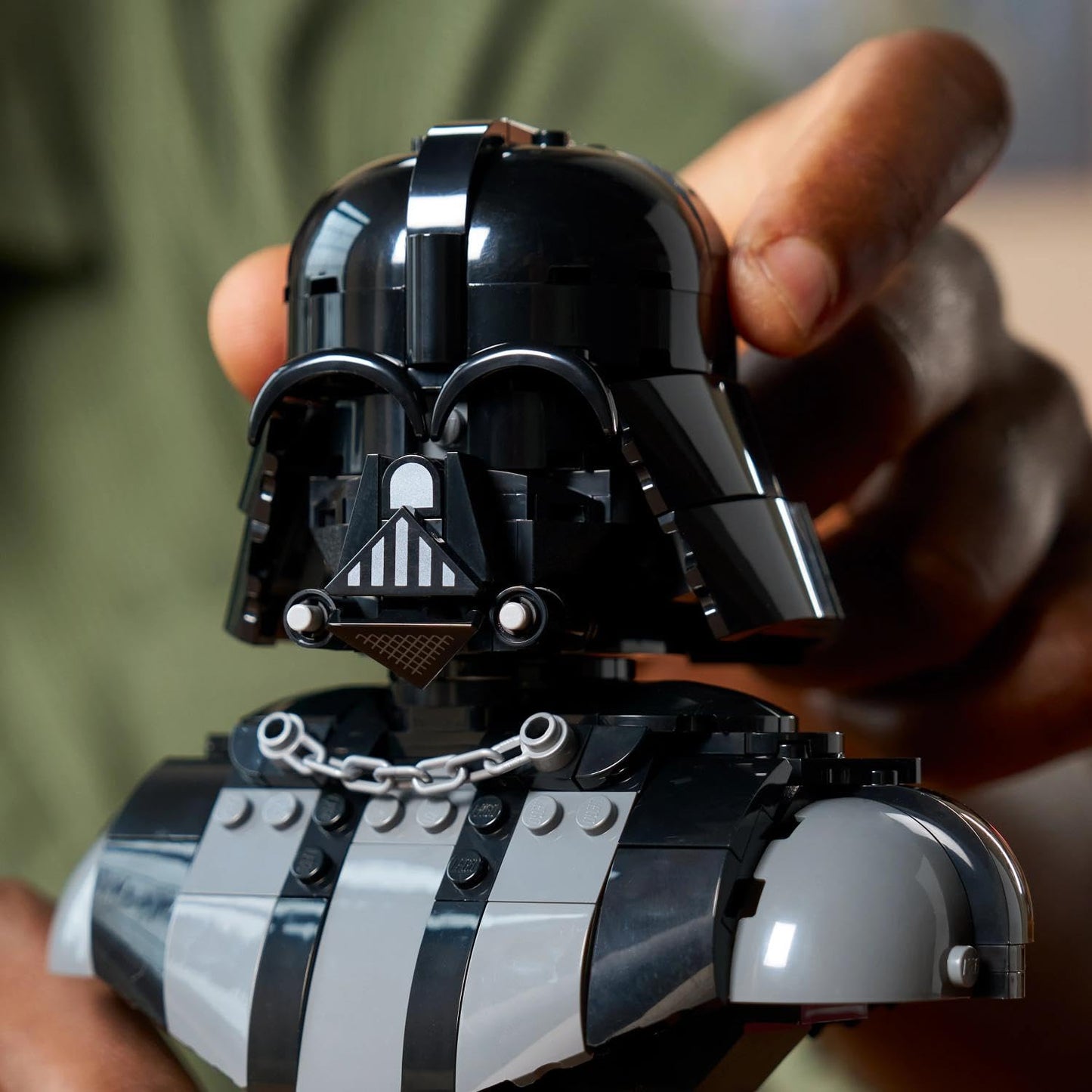 LEGO Star Wars 75439 Darth Vader bust - model building for adults - including collectible minifigure with red lightsaber - gift idea for fans of A New Hope