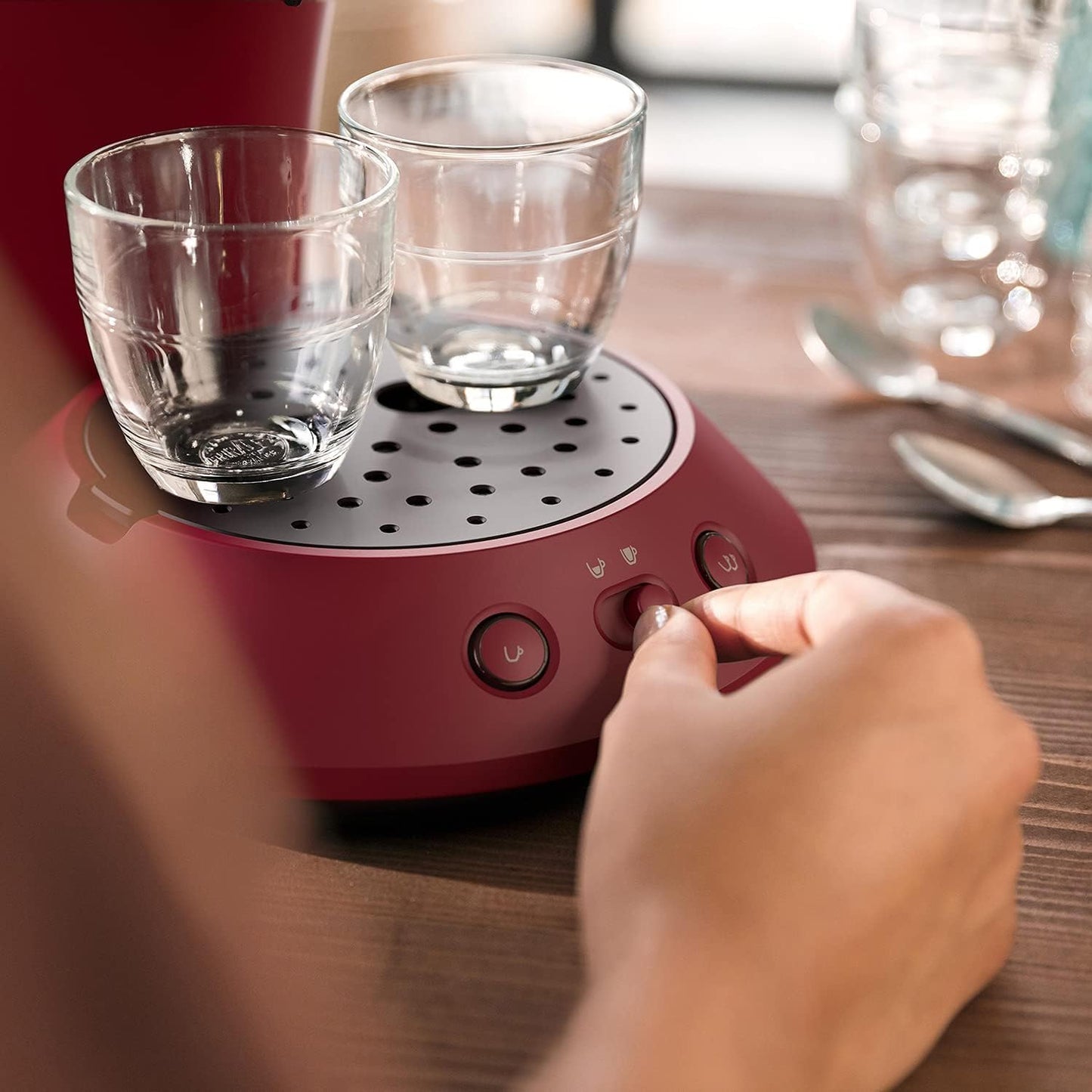 Philips Senseo Original Plus coffee pad machine (choice of coffee strength, coffee boost technology, made from recycled plastic), red, CSA210/90