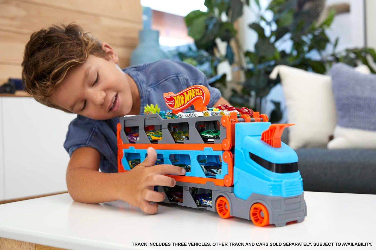 Hot Wheels - 2:1 car racing track to transporter, including 3 toy cars, with double starter, trigger function and switch, space for 20 cars, toys from 4 years, HGH33