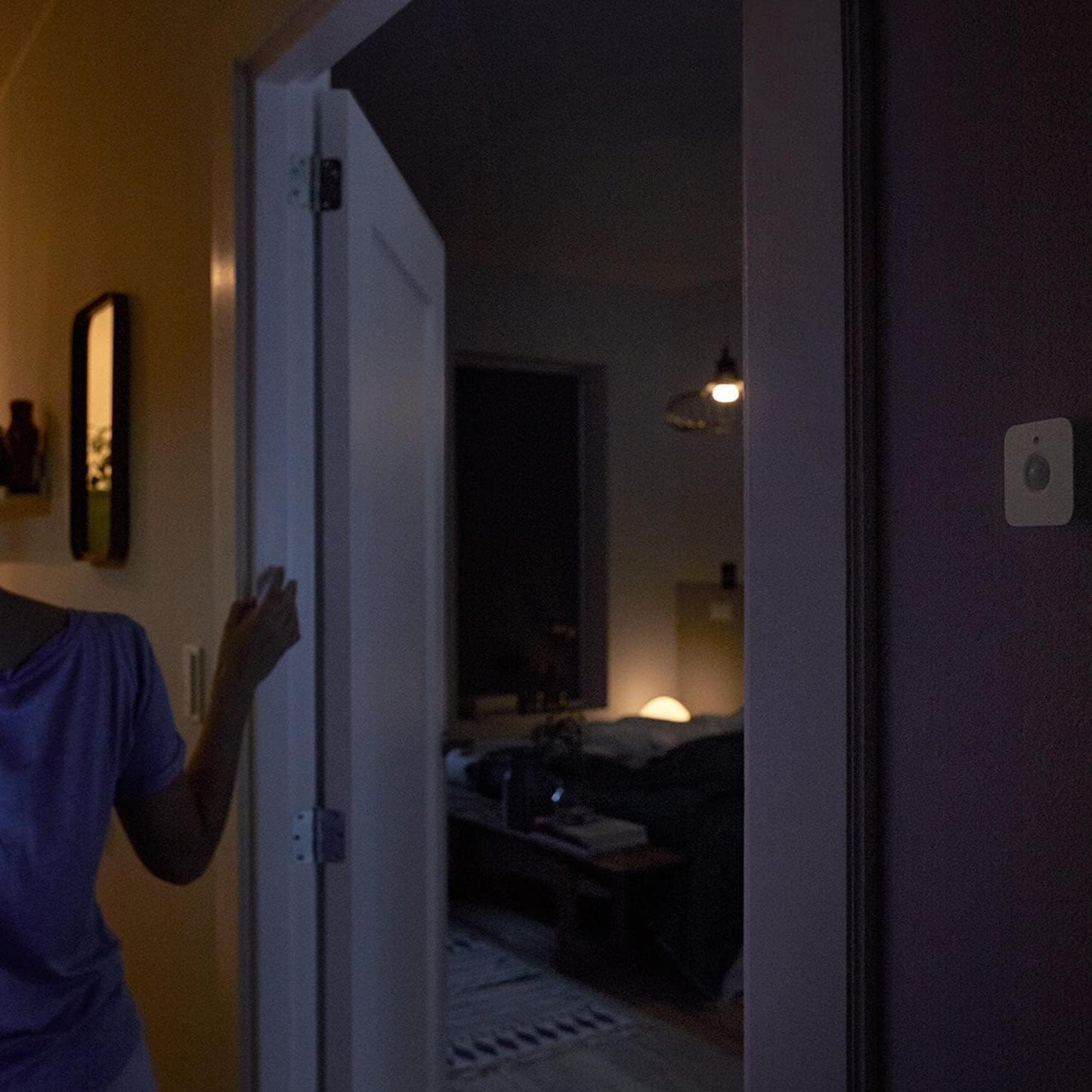 Philips Hue motion detector indoor, daylight sensor for smart lighting, automatic light control when there is movement for a safe home, white - 929003067501