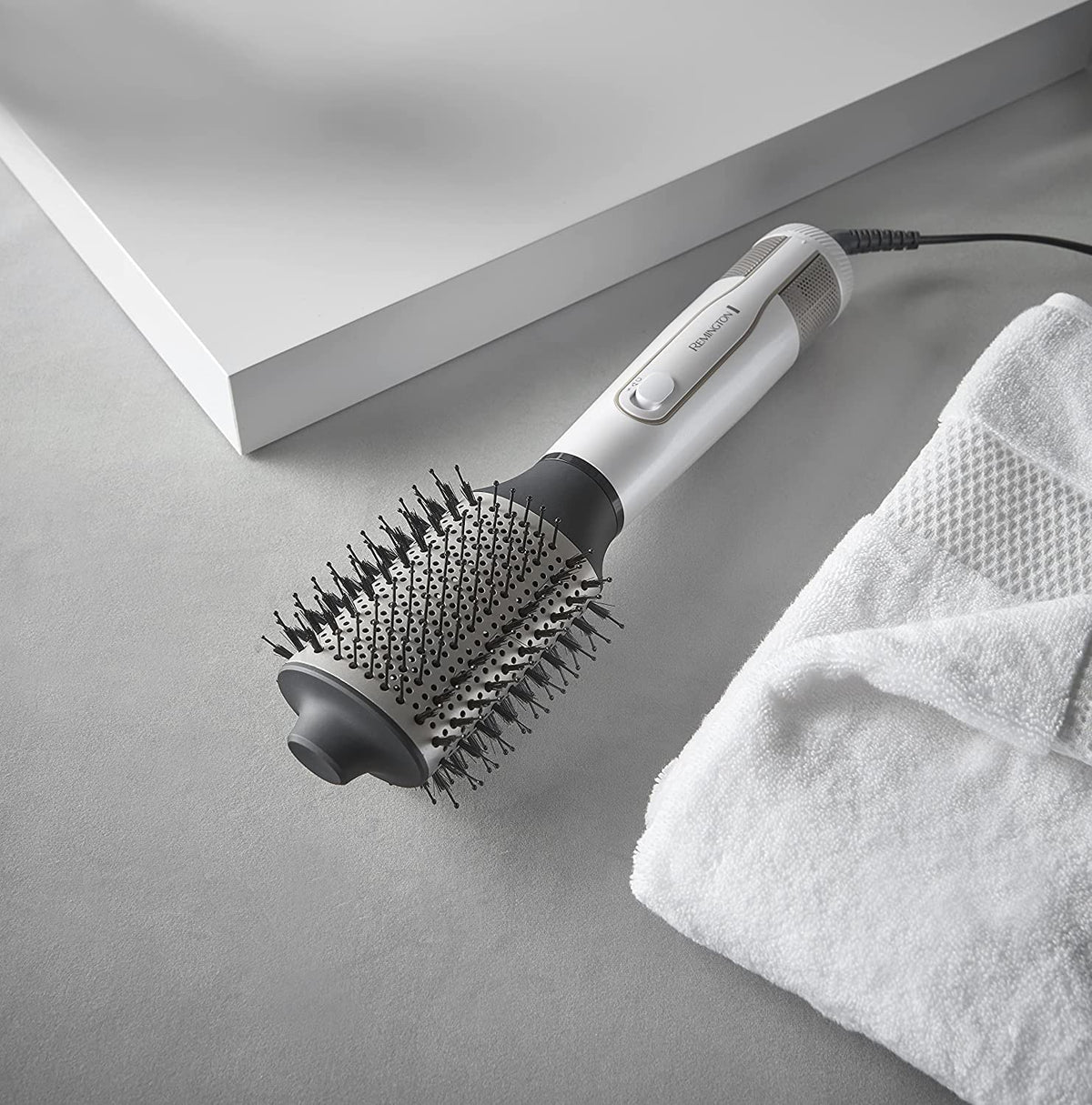 Remington Hydraluxe 2in1 Hot Air Brush: Hair Dryer & Volume Brush (1200 Watts, Hydracare Technology, moisture-retaining ceramic coating, 3 heat/2 separate fan settings) AS8901