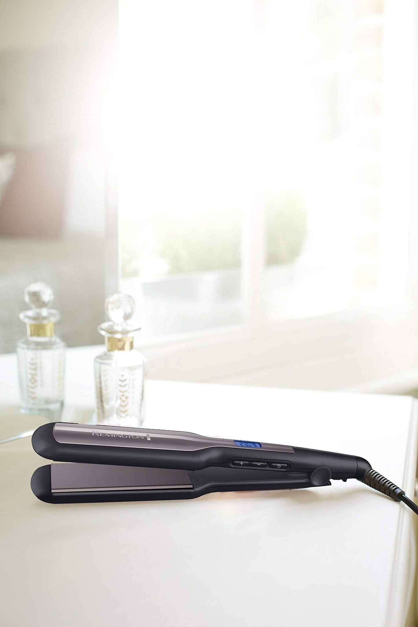 Remington wide straightening iron Pro-Ceramic Extra (extra wide 45mm styling plates - especially for thick, frizzy, curly and very long hair) LCD display, 150-230°C, hair straightener S5525
