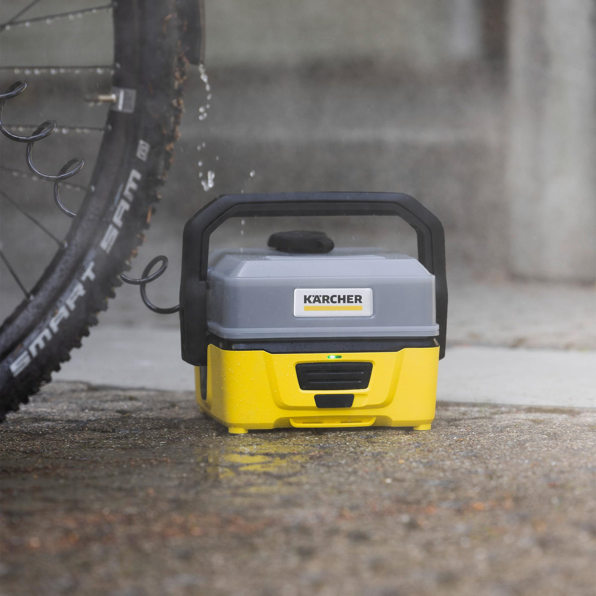 Kärcher OC 3 Bike Box Pressure Cleaner, low pressure, flow rate: 2 l/h, weight: 2.2 kg, 4 l tank, spiral hose: 2.8 m, flat jet nozzle, universal brush, cleaning agent, microfiber cloth, accessory box - 1.680-017.0